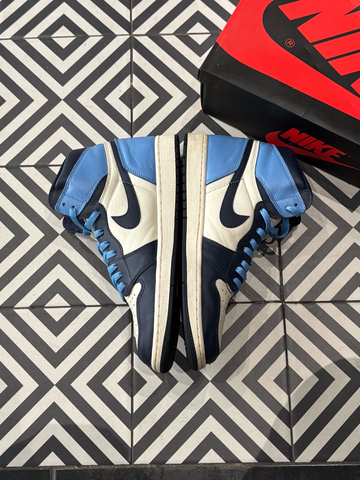 Jordan 1 High Obsidian (Taille 46)