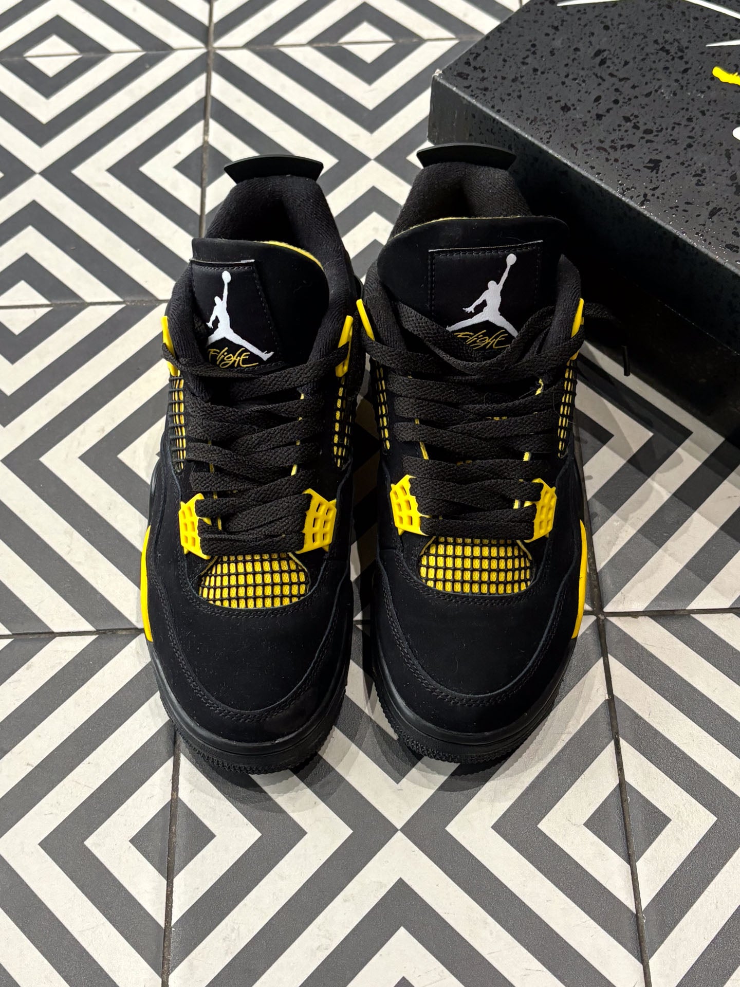 Jordan 4 Thunder (Taille 40)