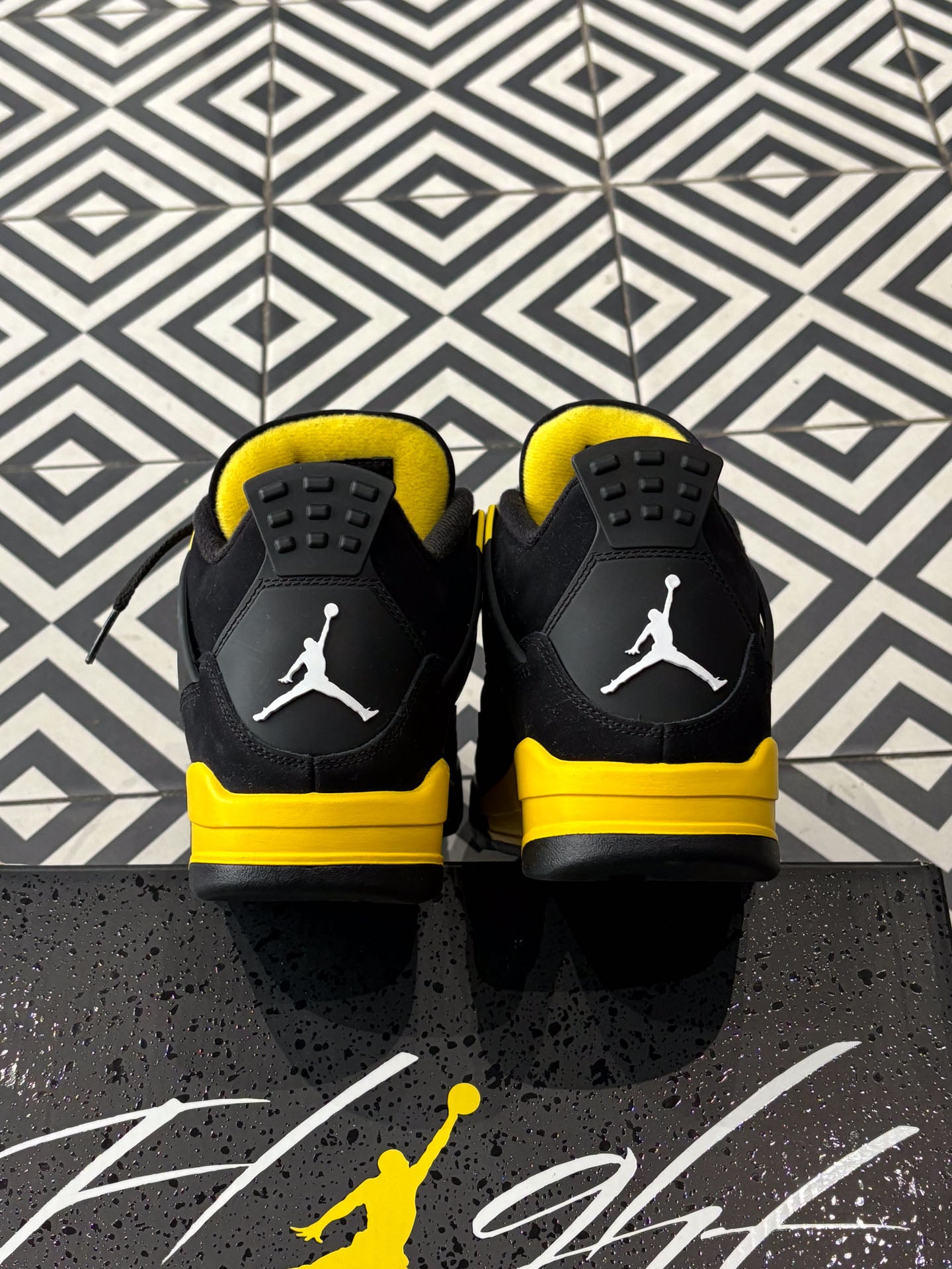 Jordan 4 Thunder (Taille 40)