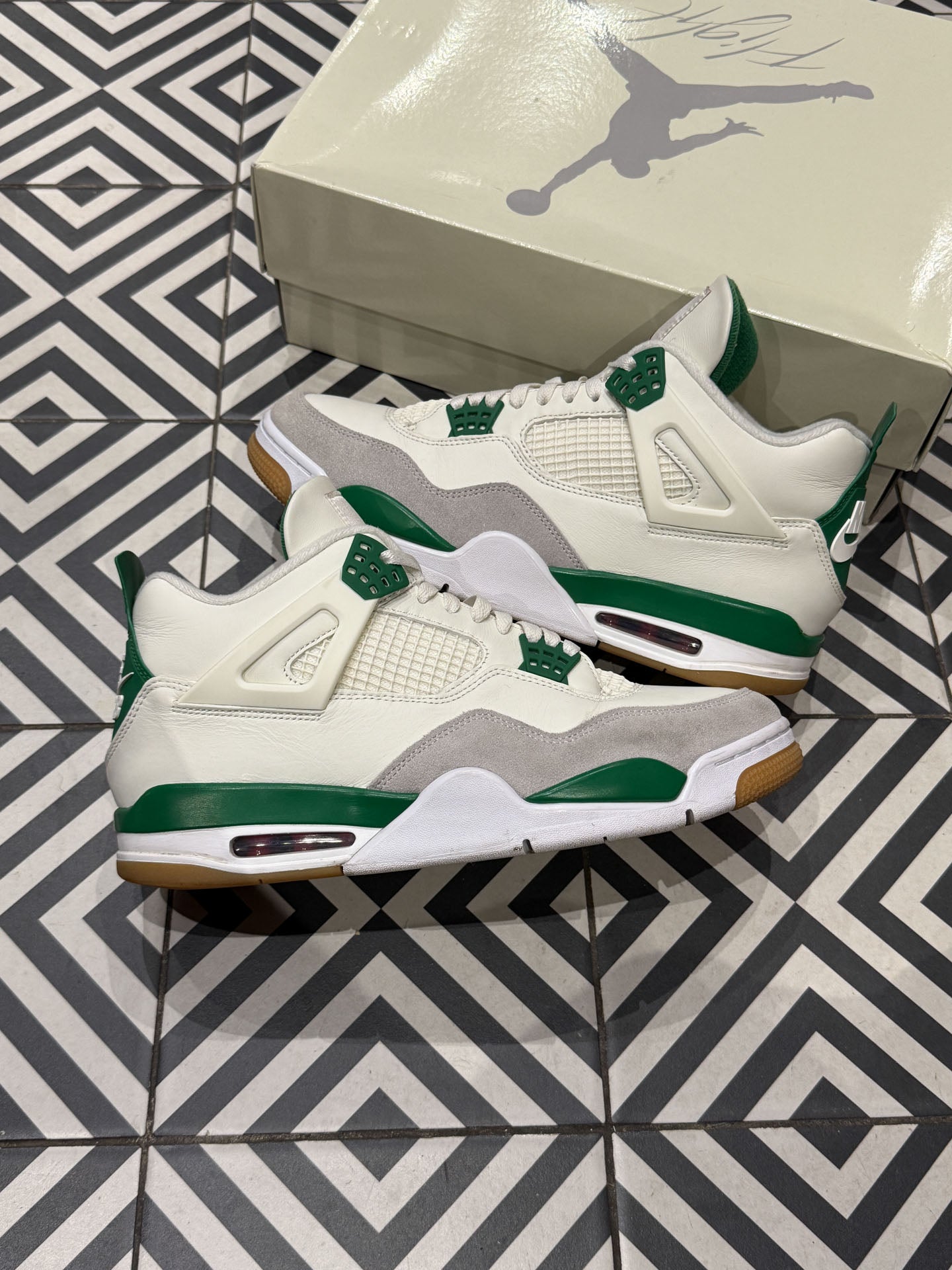 Jordan 4 SB Pine Green (Taille 46)