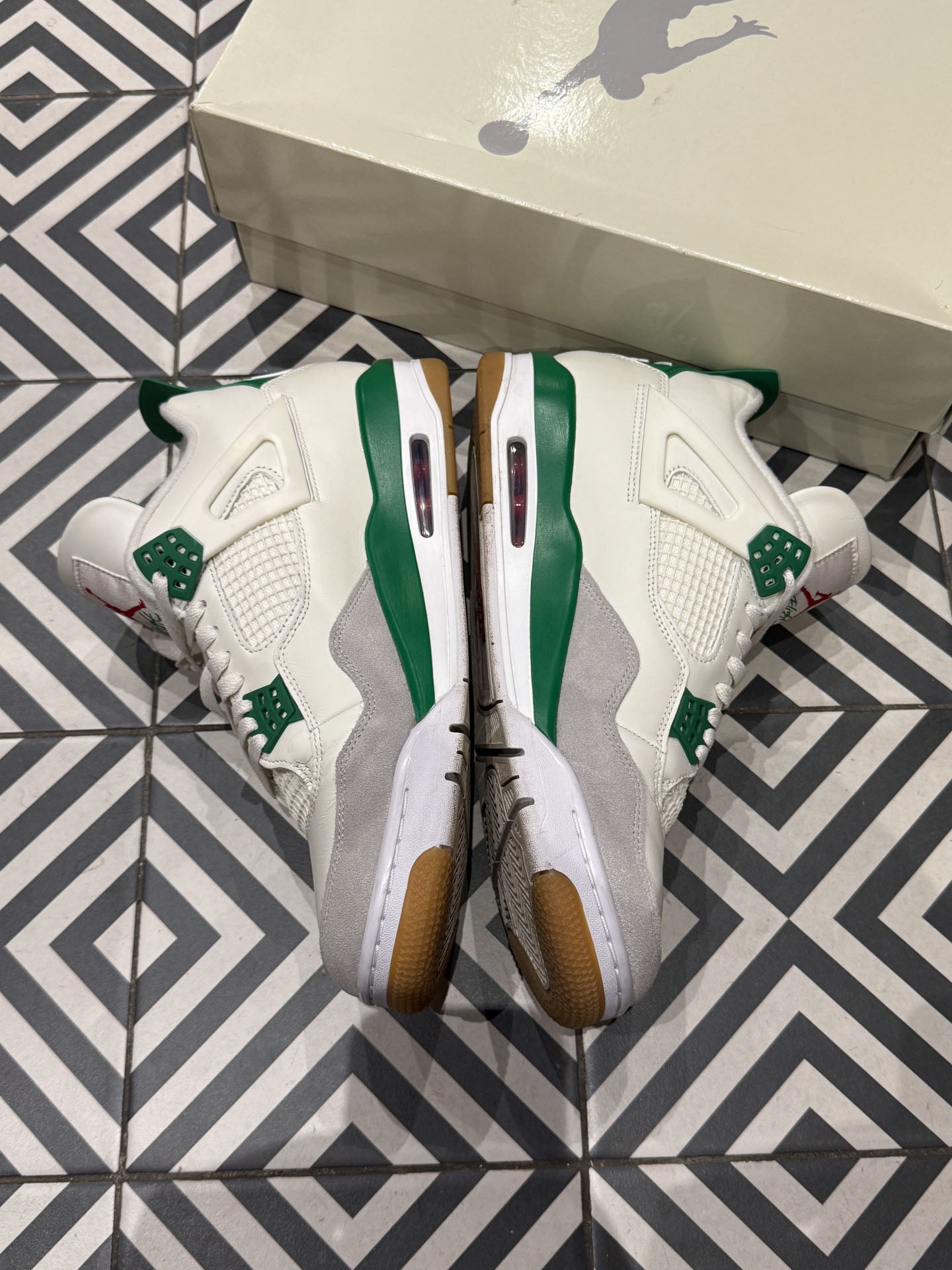 Jordan 4 SB Pine Green (Taille 46)