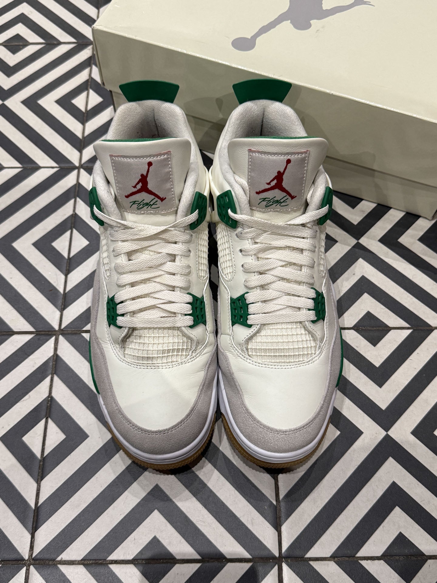 Jordan 4 SB Pine Green (Taille 46)