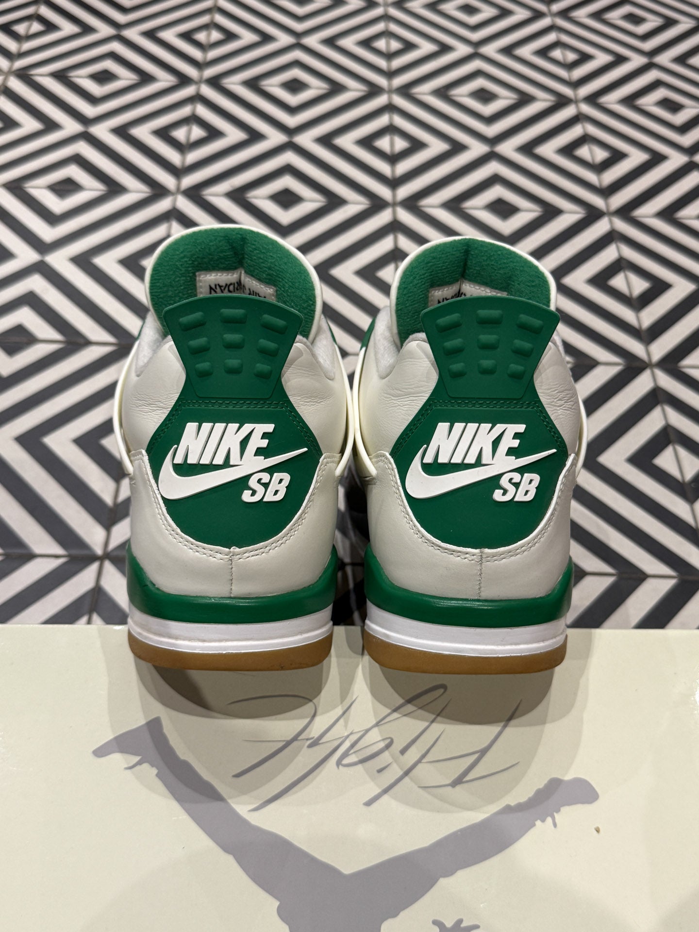 Jordan 4 SB Pine Green (Taille 46)