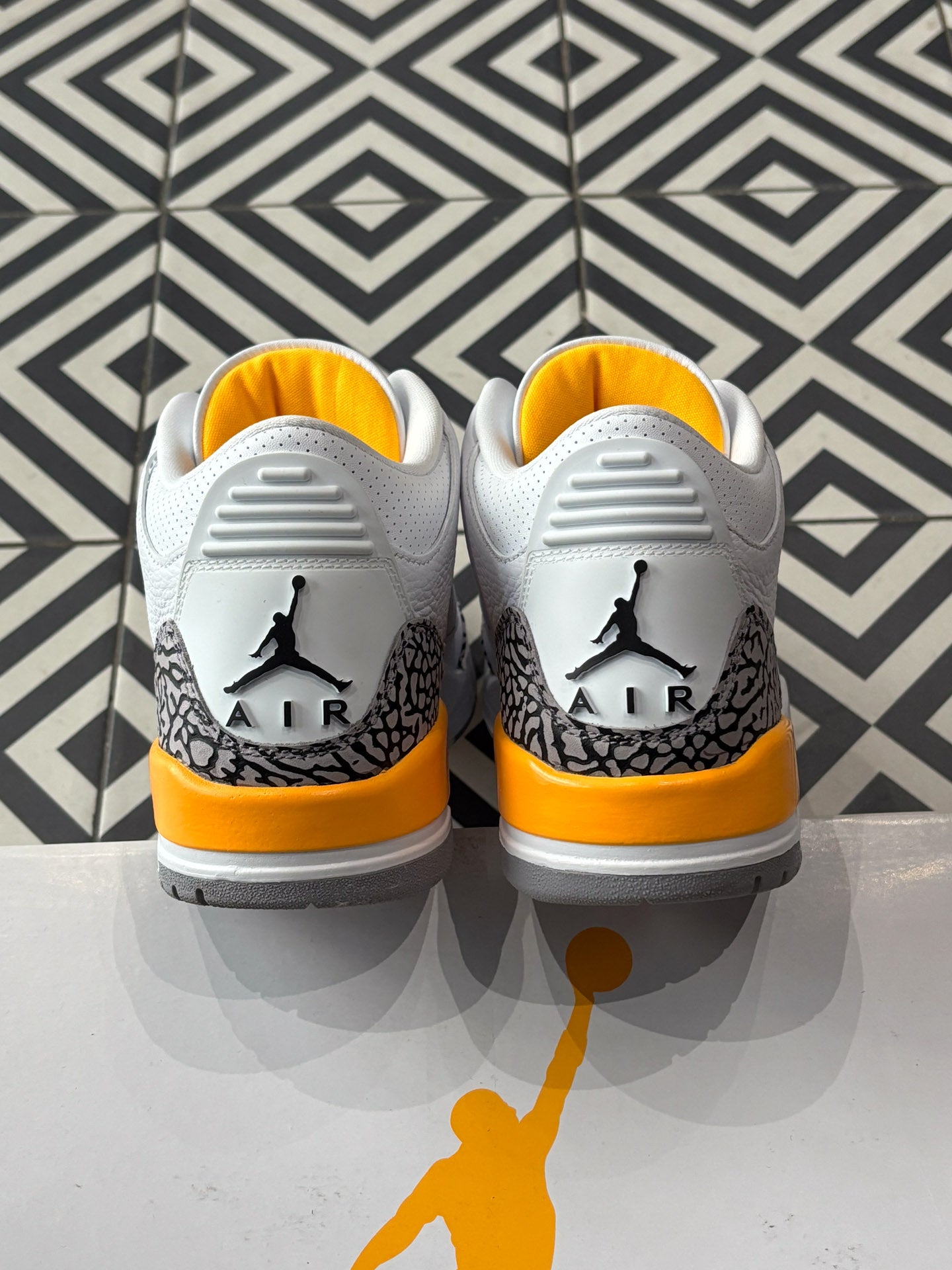 Jordan 3 Laser Orange (Taille 40,5)