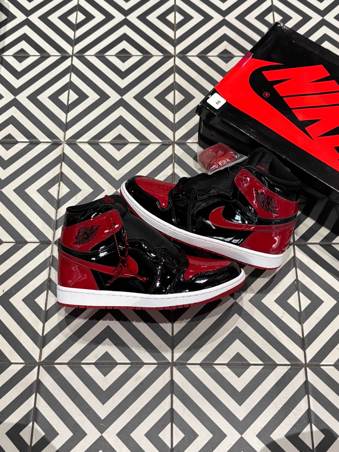 Jordan 1 High Patent Bred (Taille 42,5)