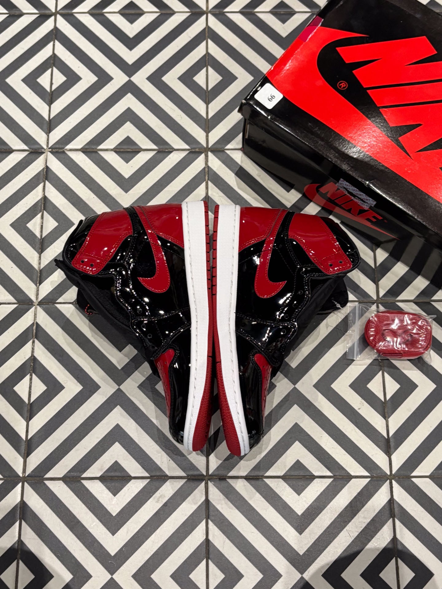 Jordan 1 High Patent Bred (Taille 42,5)