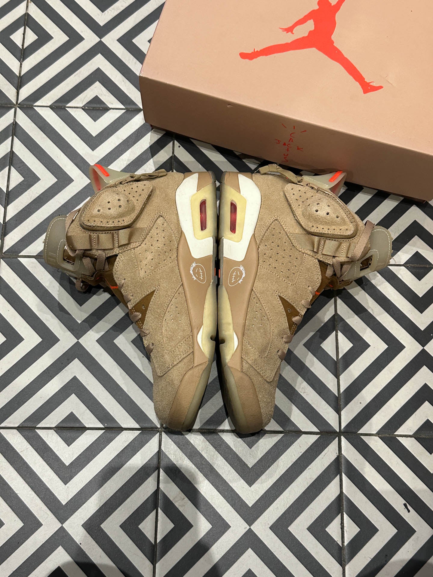Jordan 6 Travis Scott Bristish Kaki (Taille 44)