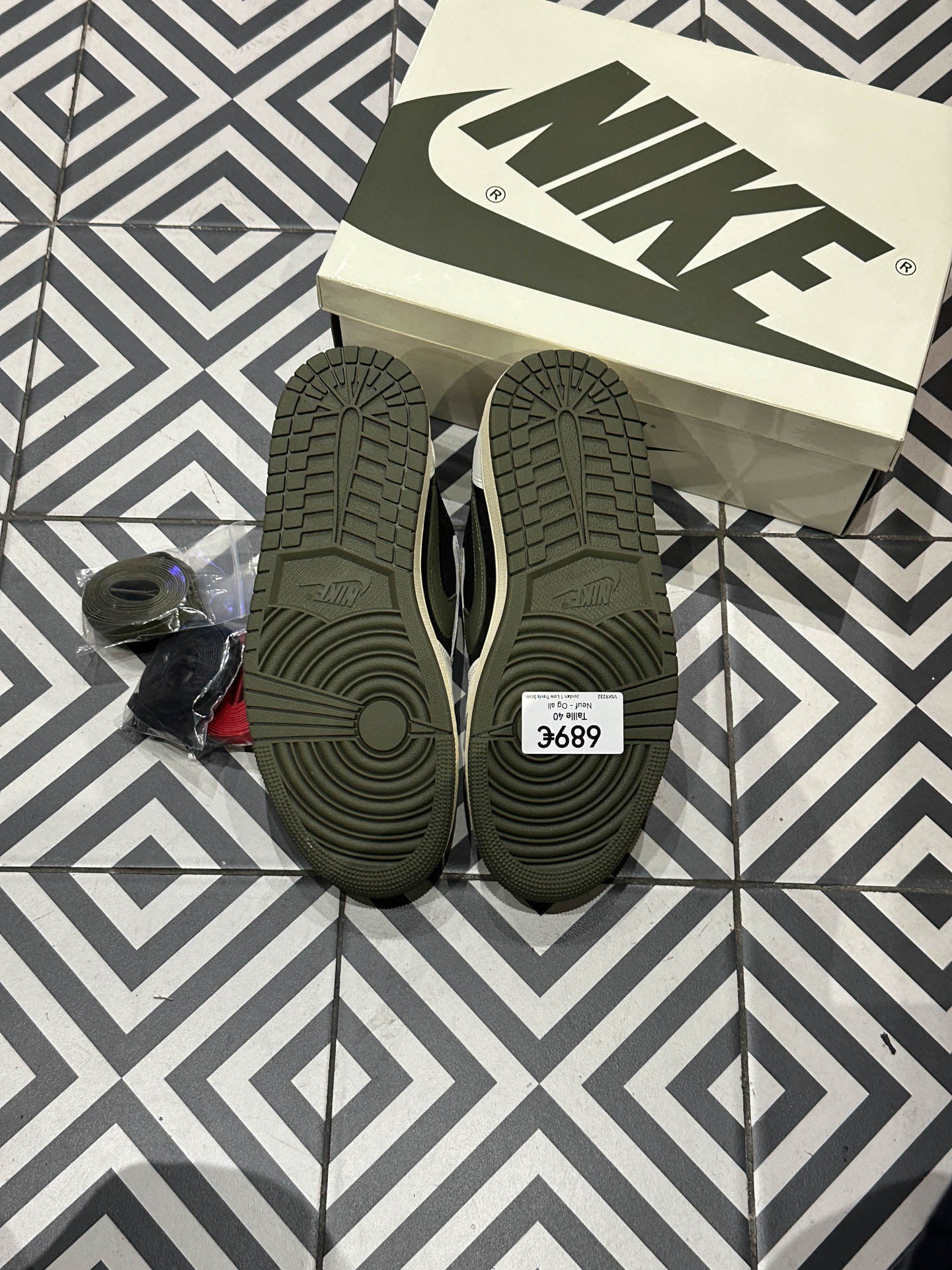 Jordan 1 Low Travis Scott Olive (Taille 40)