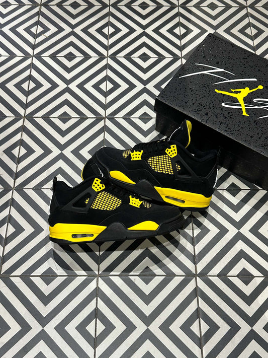 Jordan 4 Thunder (Taille 40,5)