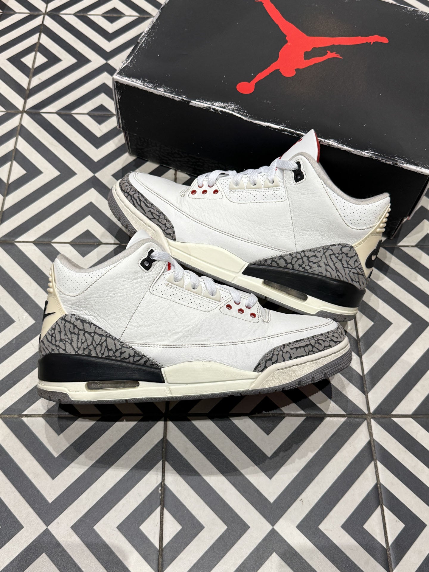 Jordan 3 White Cement Reimagined (Taille 42,5)