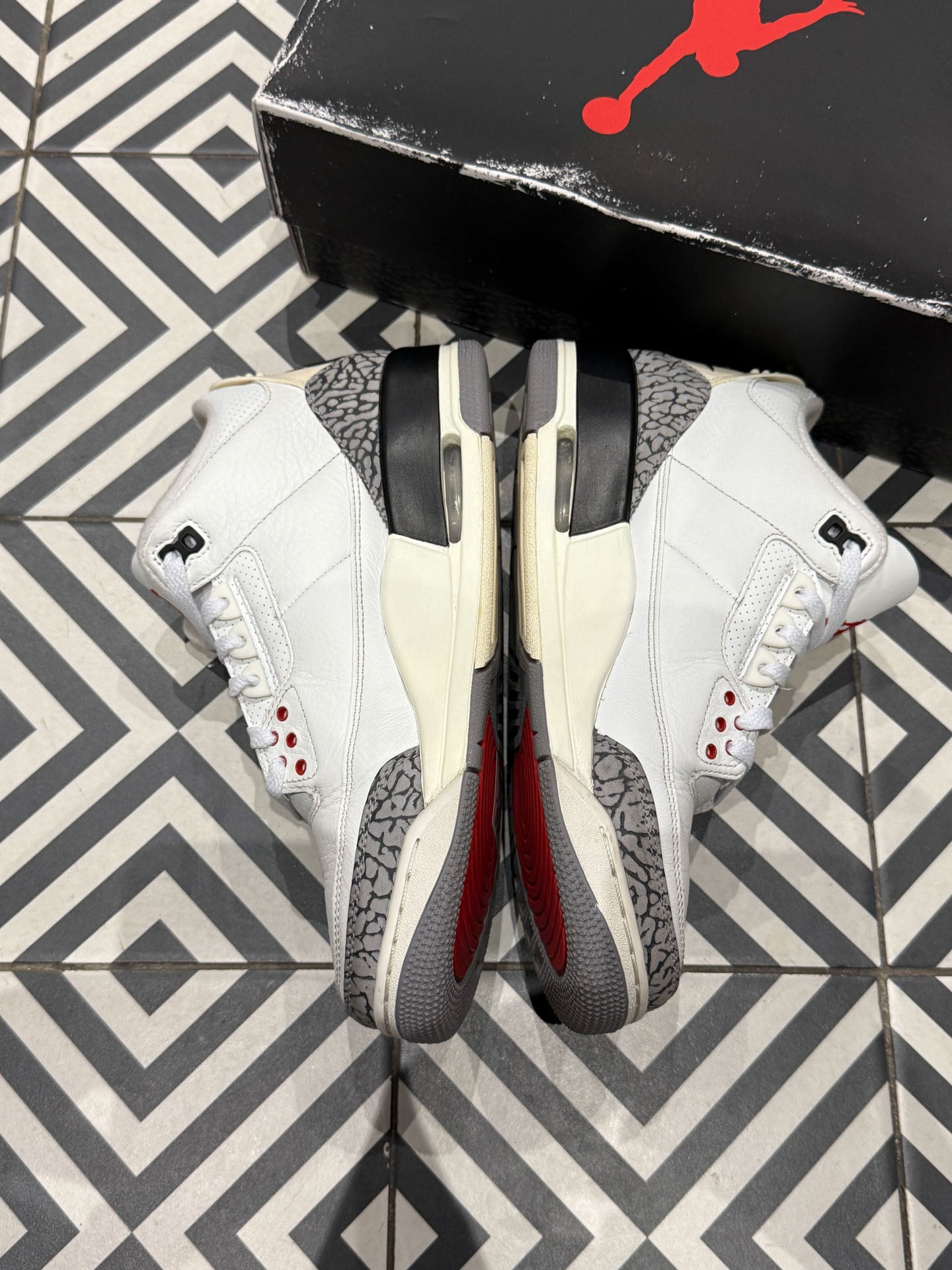 Jordan 3 White Cement Reimagined (Taille 42,5)