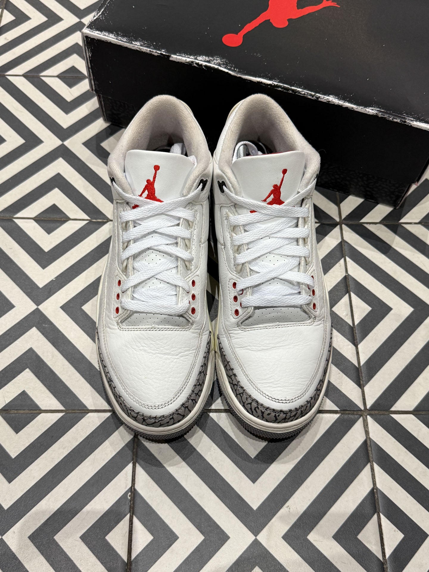 Jordan 3 White Cement Reimagined (Taille 42,5)