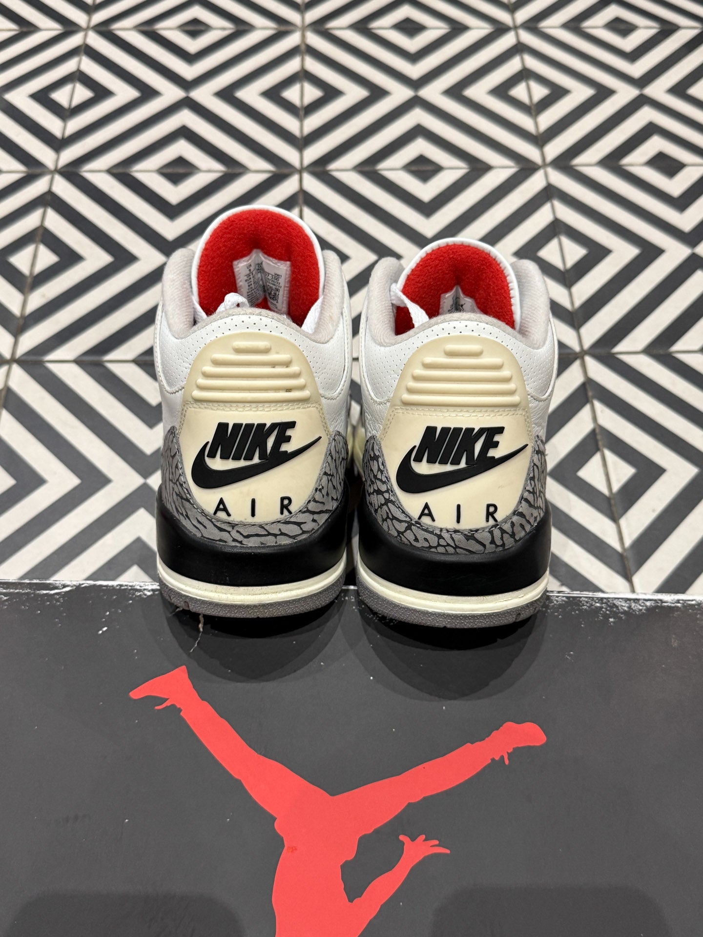 Jordan 3 White Cement Reimagined (Taille 42,5)