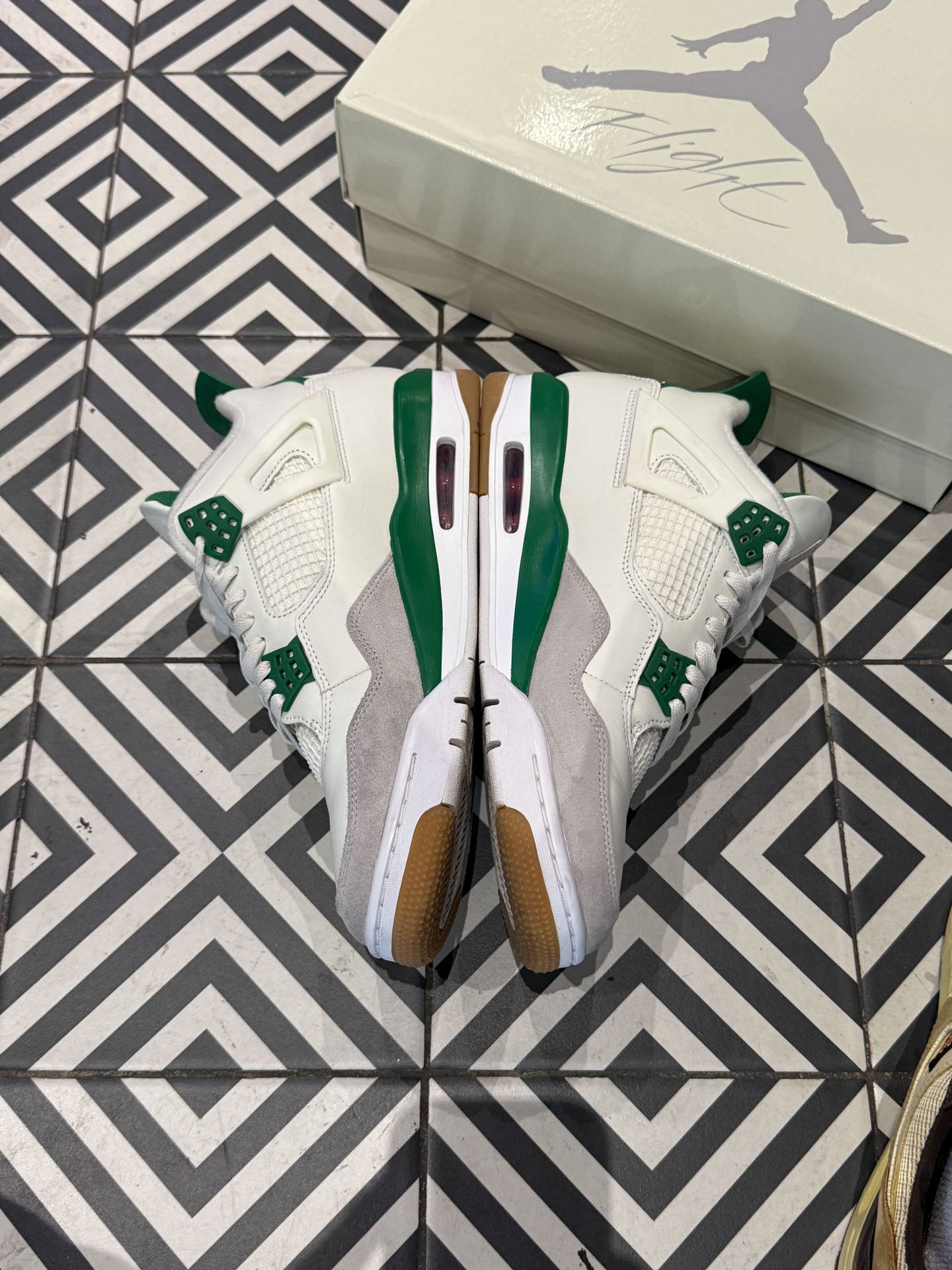 Jordan 4 SB Pine Green (Taille 45)