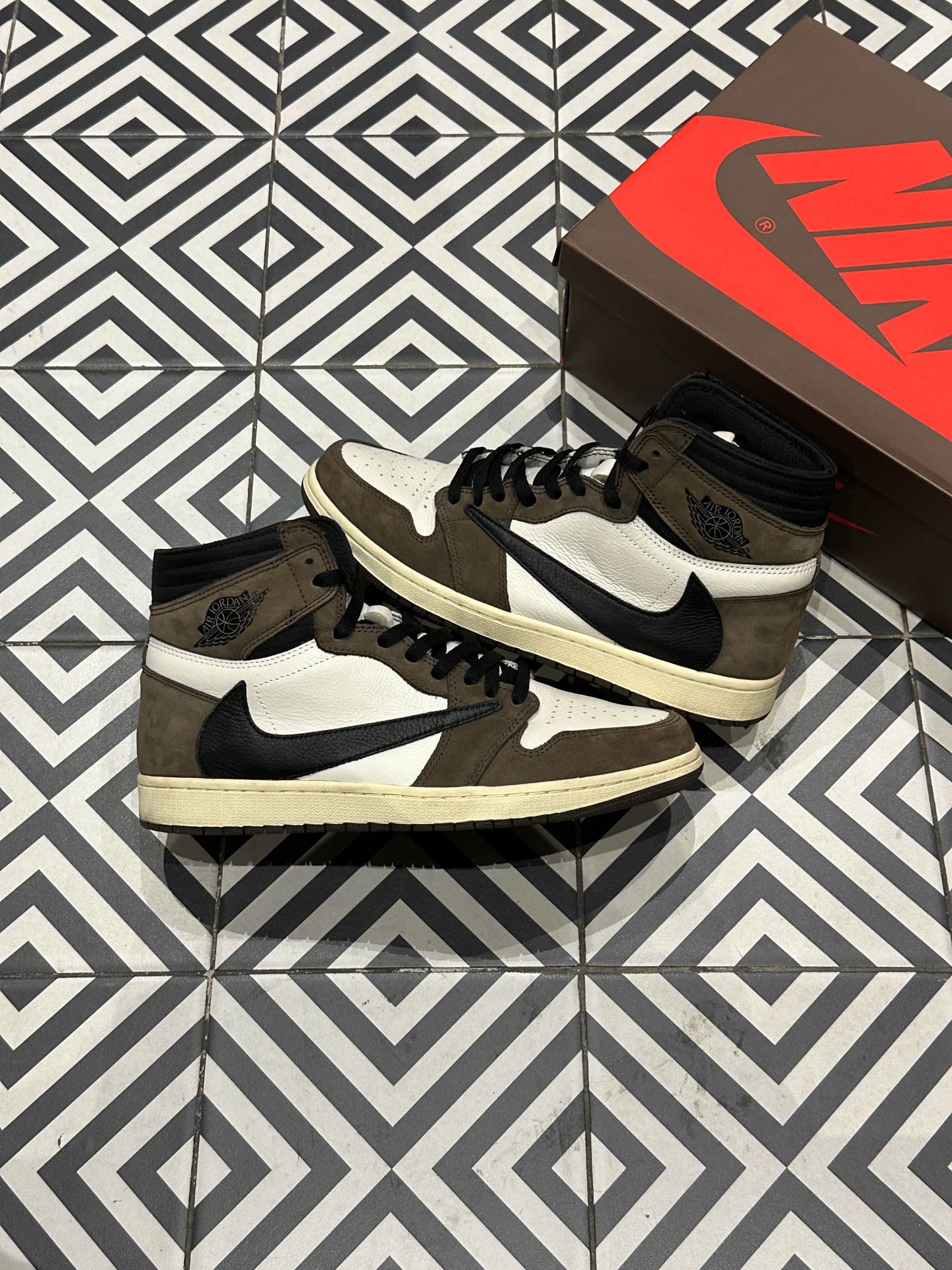 Jordan 1 High Travis Scott Mocha (Taille 45)