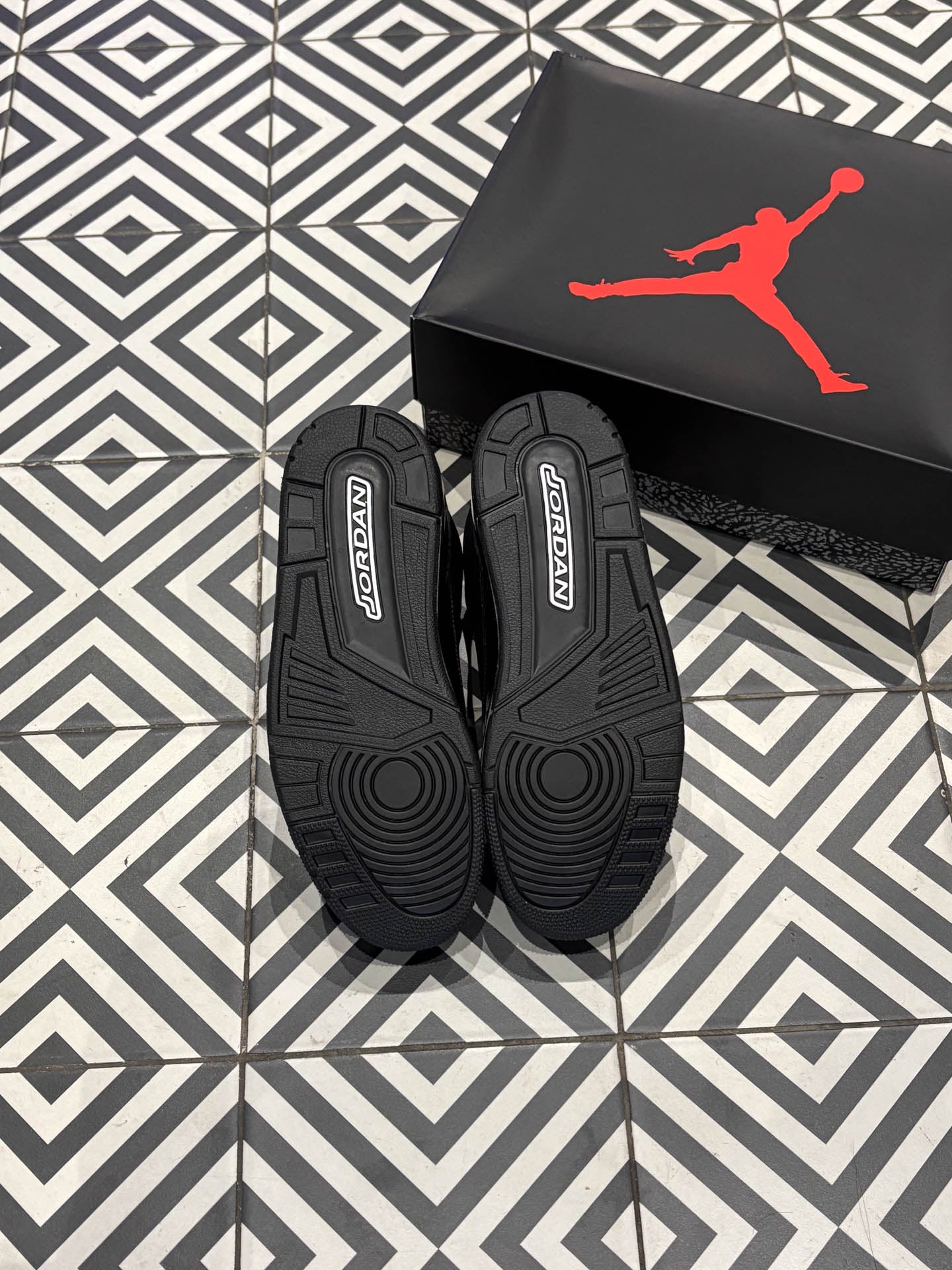 Jordan 3 Black Cat (Taille 43)