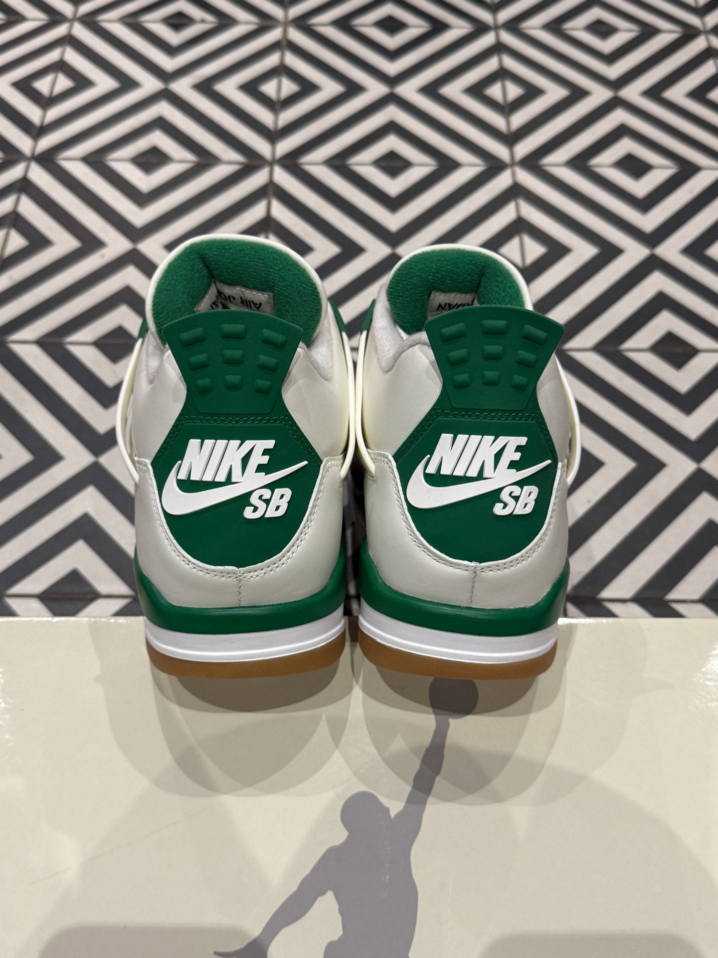 Jordan 4 SB Pine Green (Taille 44)