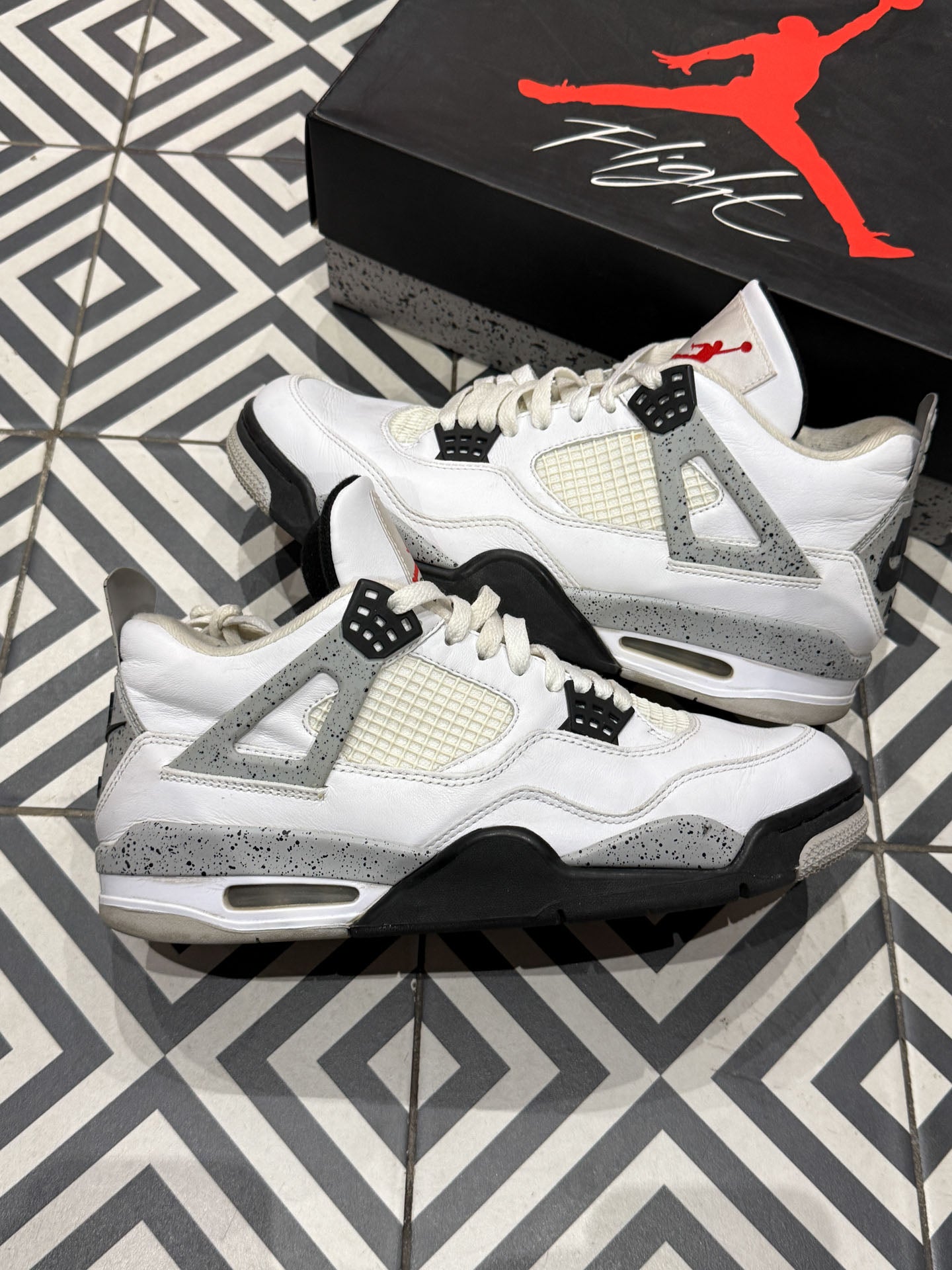 Jordan 4 White Cement (Taille 45)