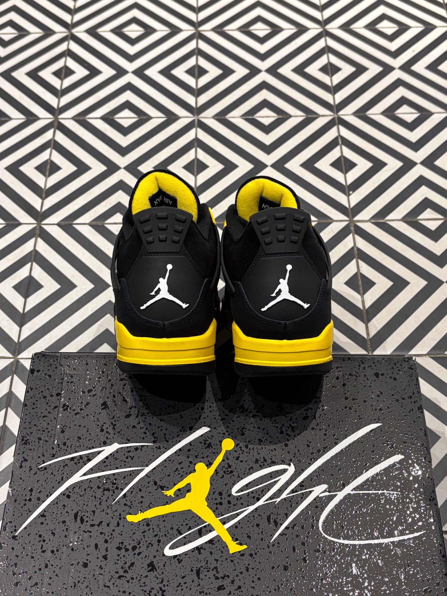 Jordan 4 Thunder (Taille 44,5)