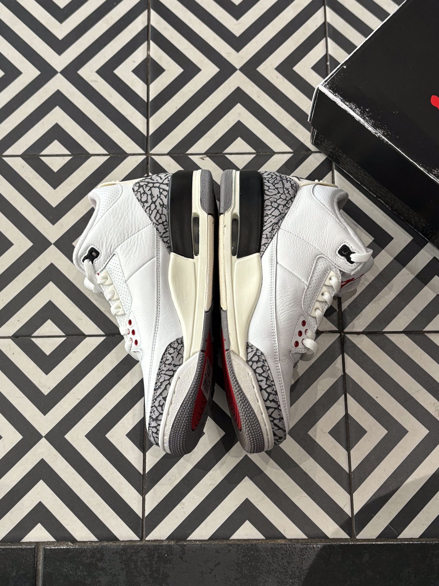 Jordan 3 White Cement Reimagined (Taille 41)