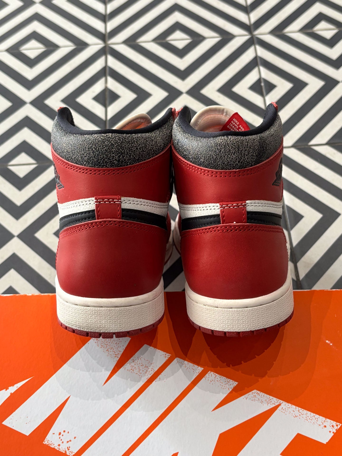 Jordan 1 Lost And Found (Taille 41)