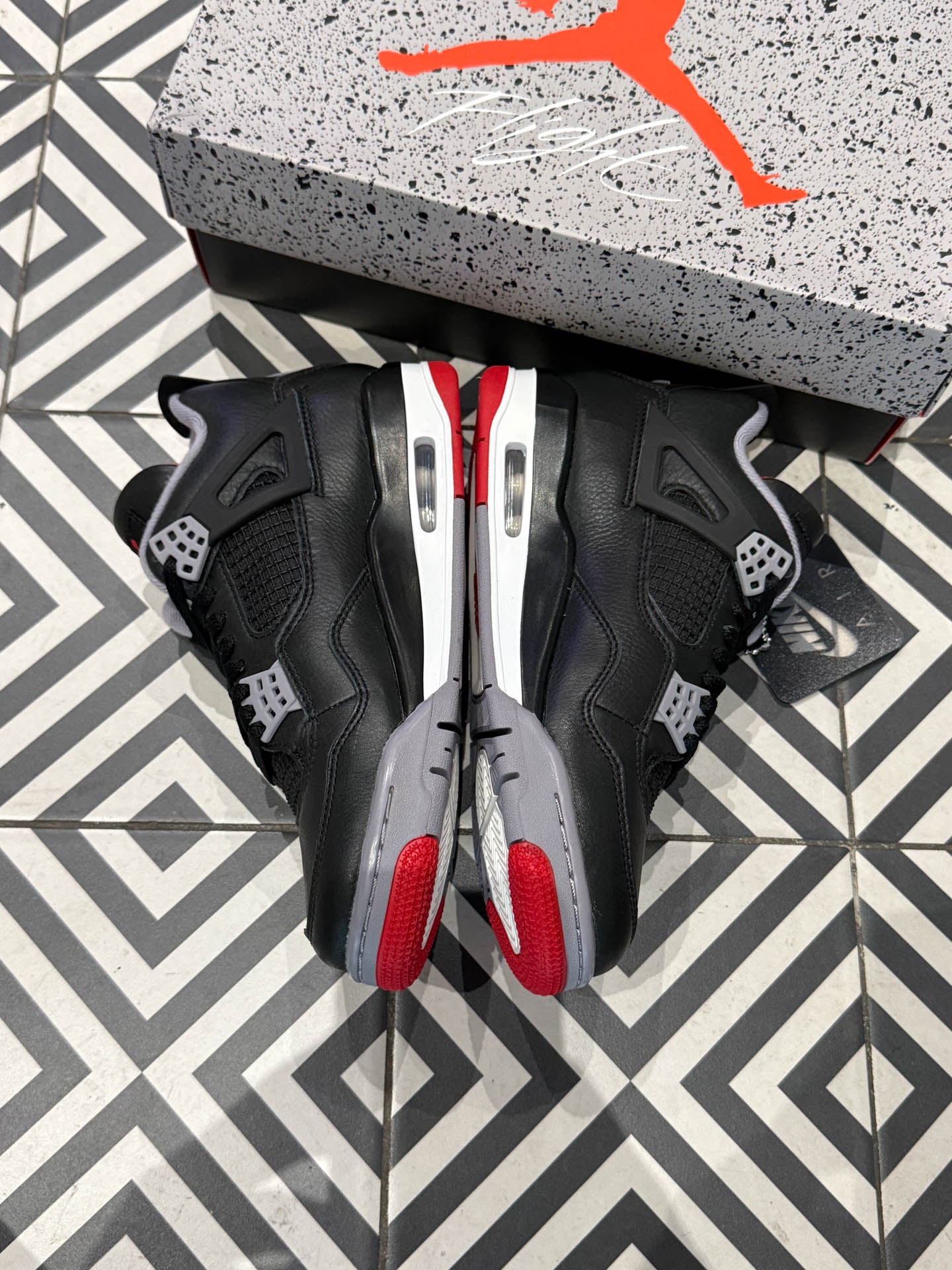 Jordan 4 bred Reimagined (Taille 40,5)
