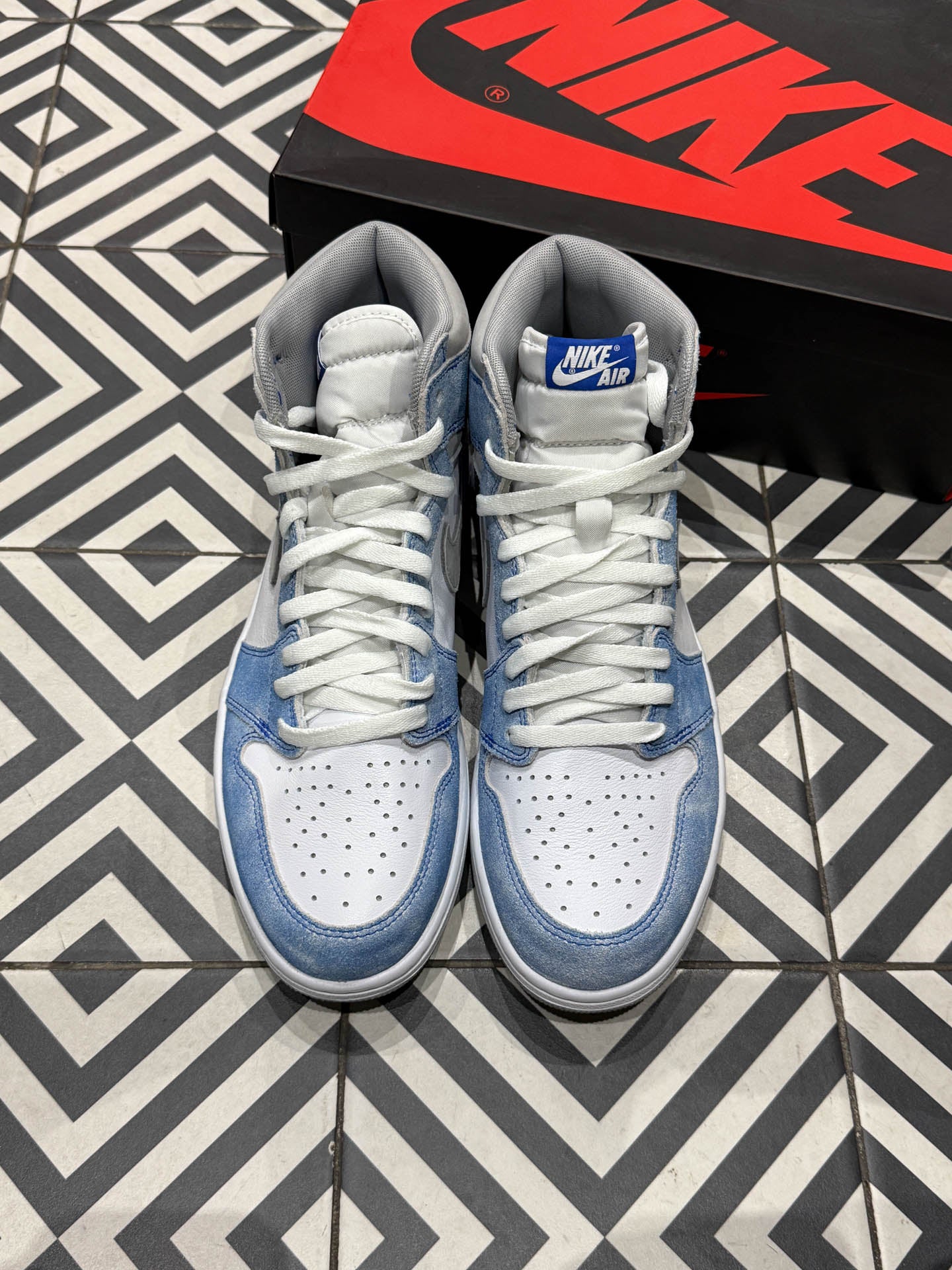 Jordan 1 High Hyper Royal (Taille 45)