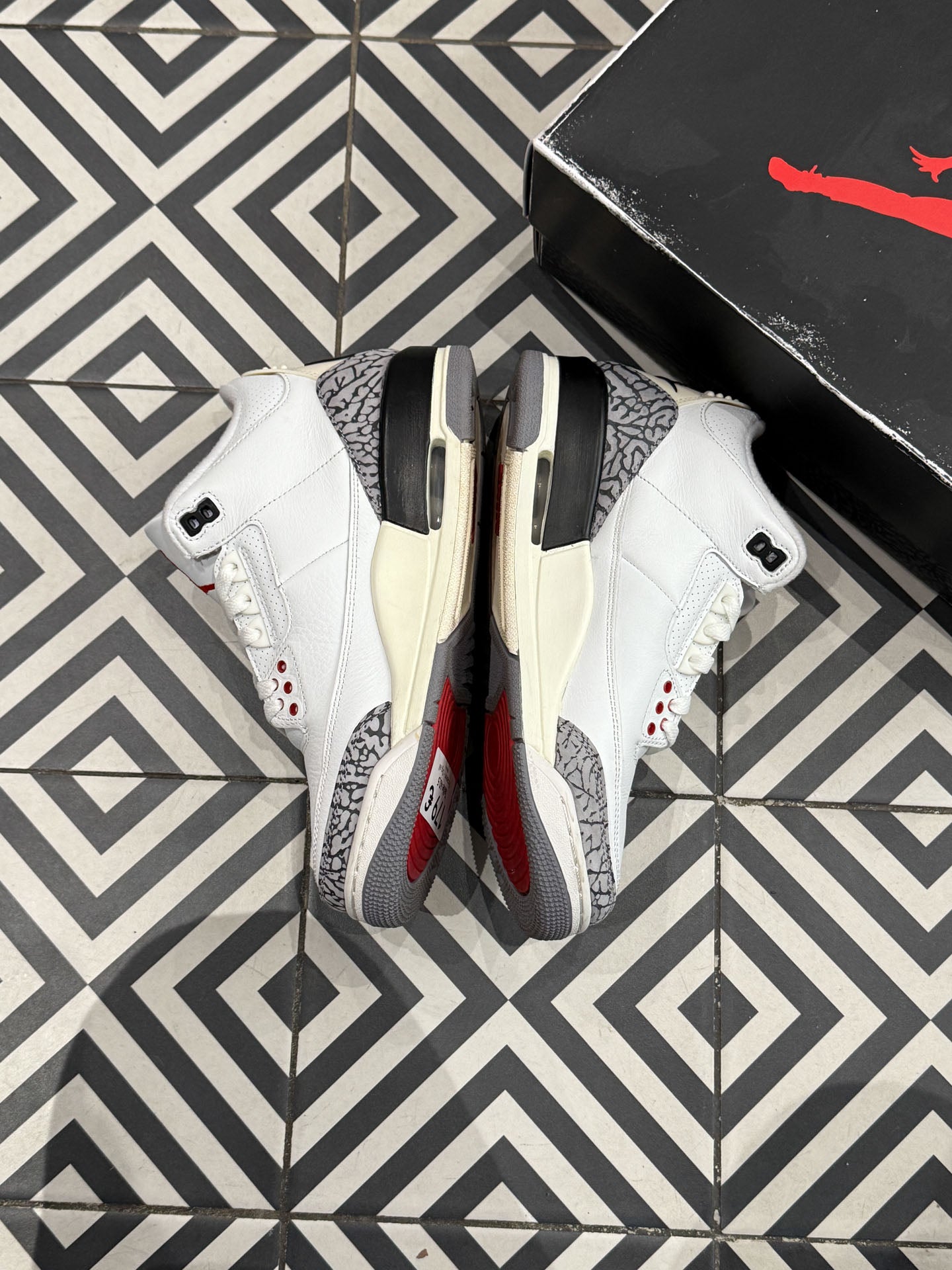 Jordan 3 White Cement Reimagined (Taille 40,5)