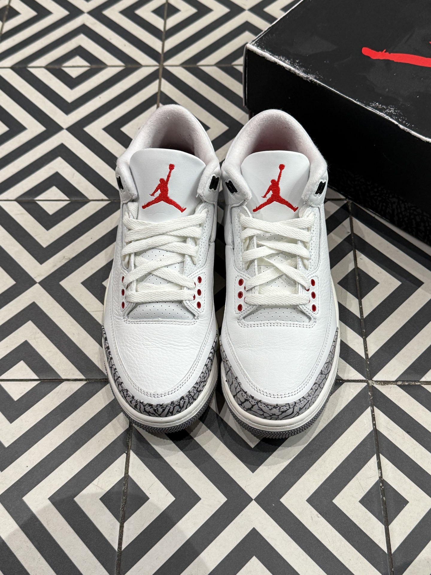 Jordan 3 White Cement Reimagined (Taille 40,5)