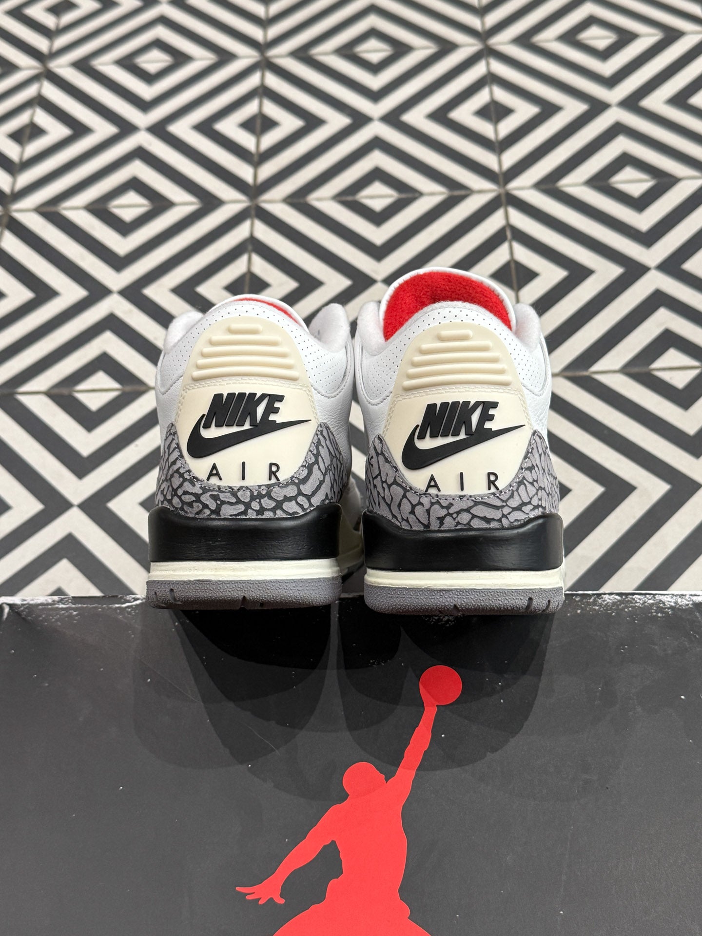 Jordan 3 White Cement Reimagined (Taille 40,5)