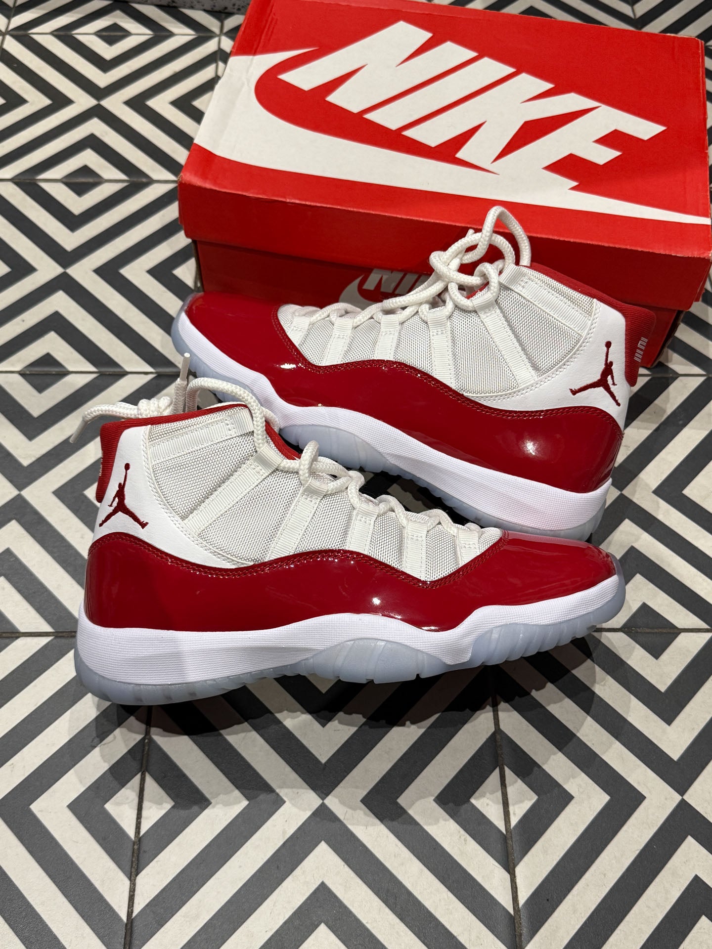 Jordan 11 Cherry (Taille 44)