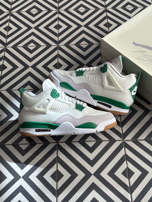 Jordan 4 SB pine Green (Taille 38,5/40,5/41/42)