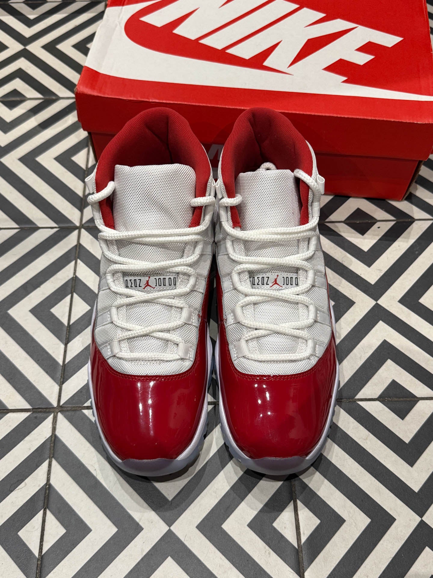 Jordan 11 Cherry (Taille 44)