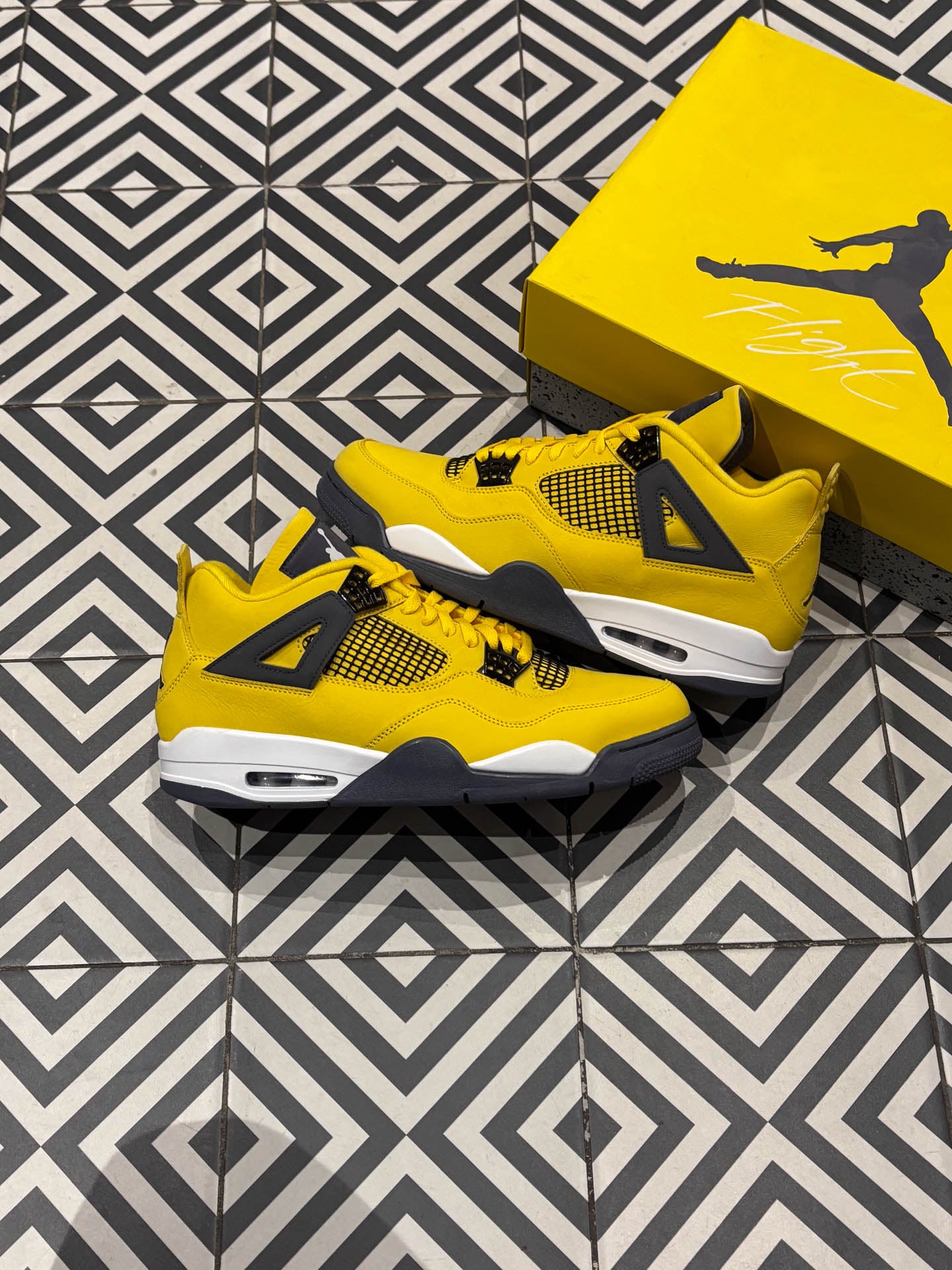 Jordan 4 Lightning (Taille 47)