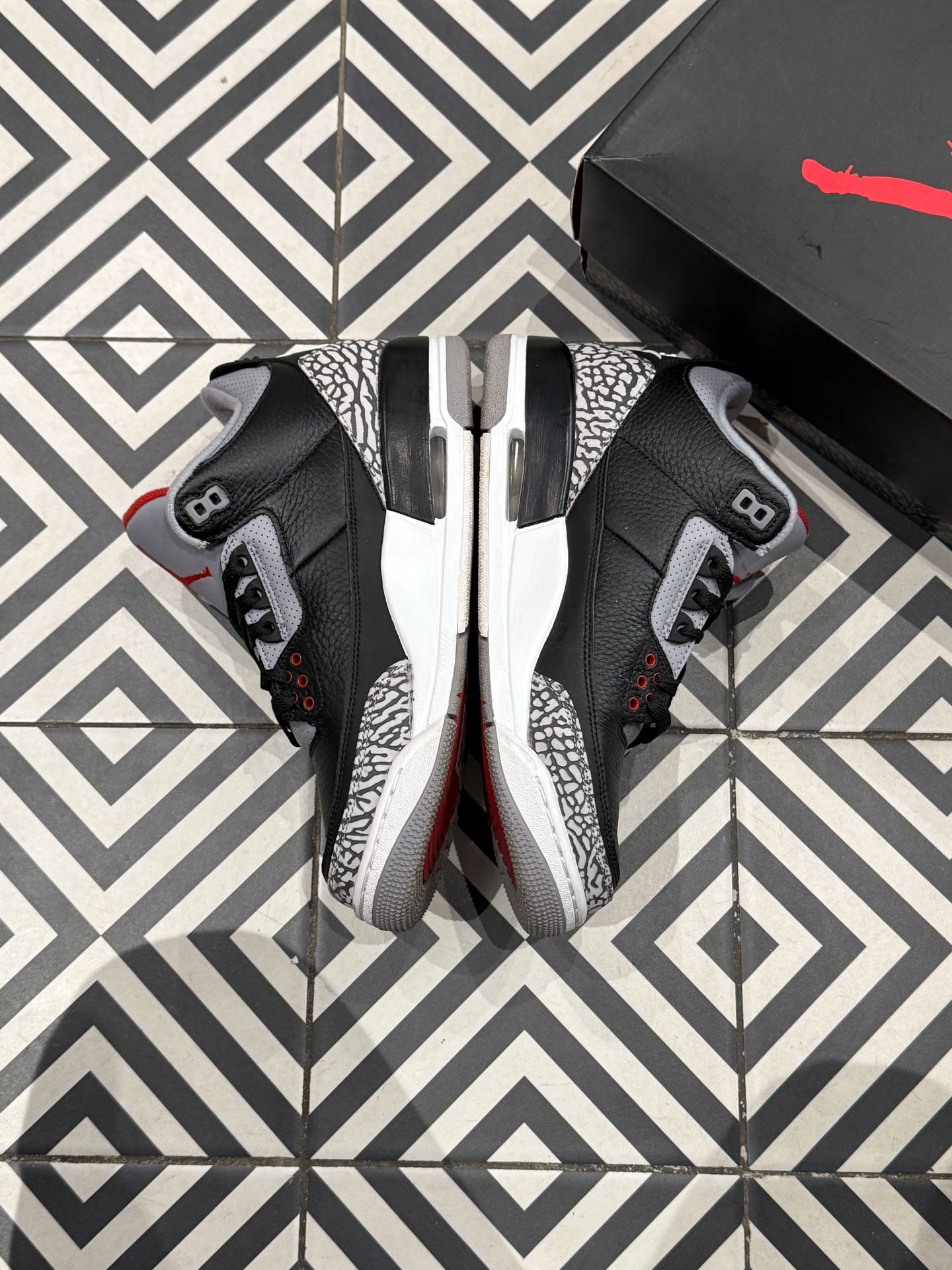 Jordan 3 Black Cement (Taille 41)