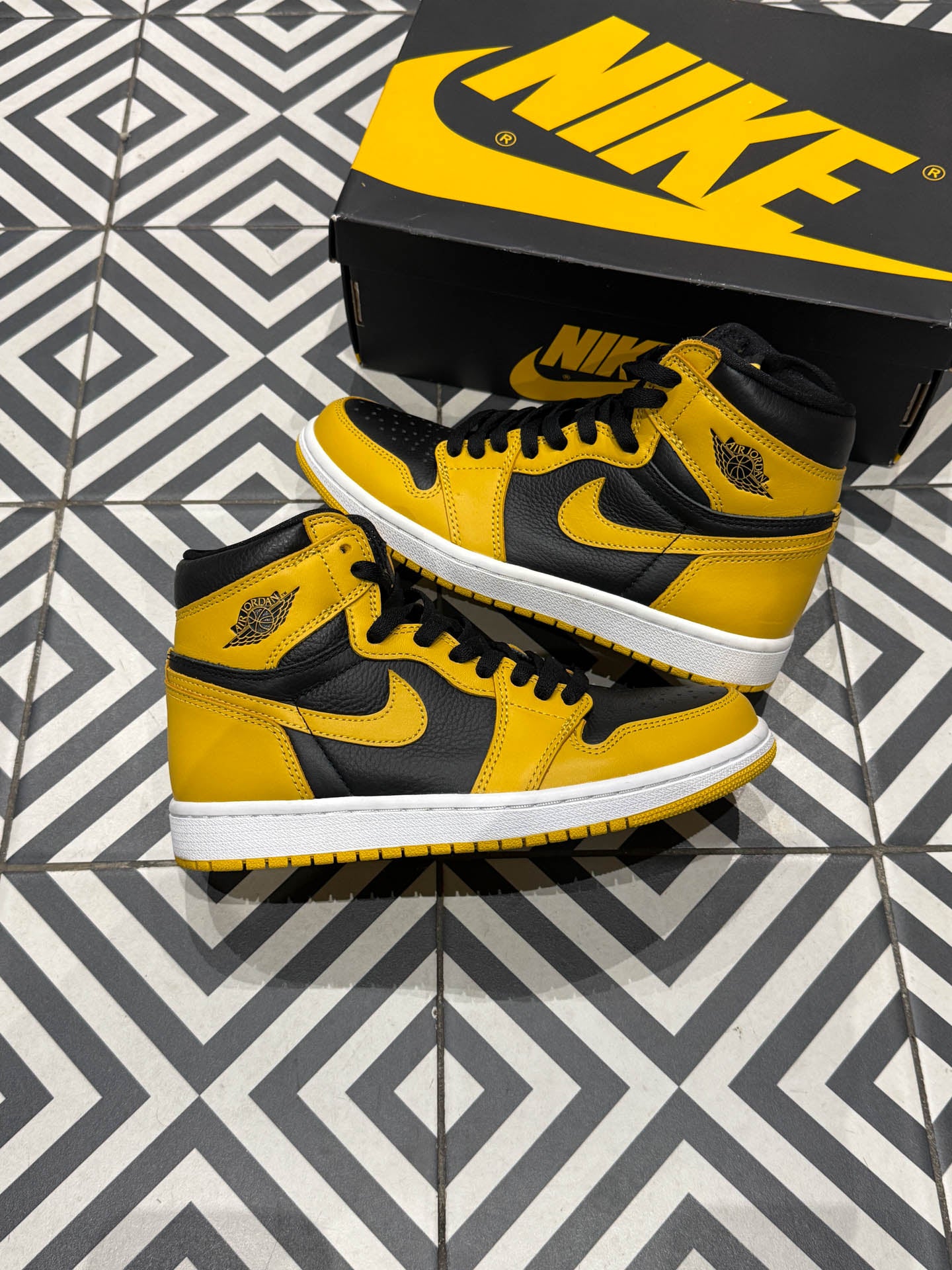 Jordan 1 High Pollen (Taille 38,5)