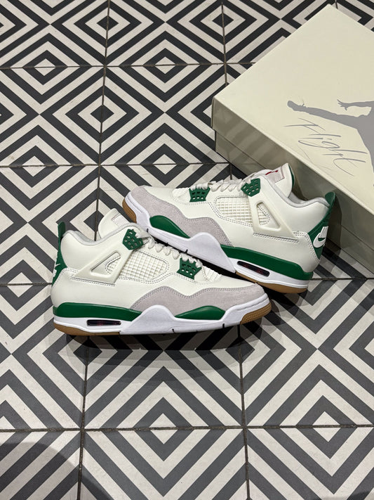 Jordan 4 SB pine Green (Taille 40,5)