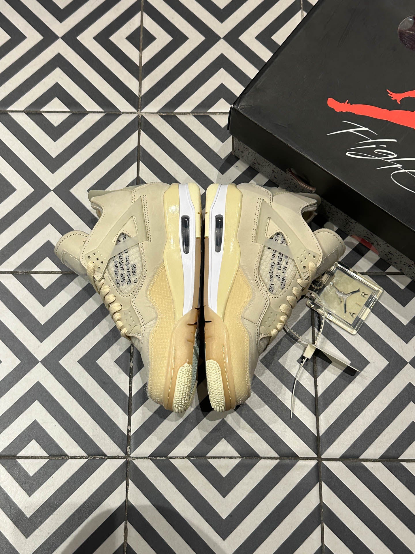 Jordan 4 Off-White Sail (Taille 36)