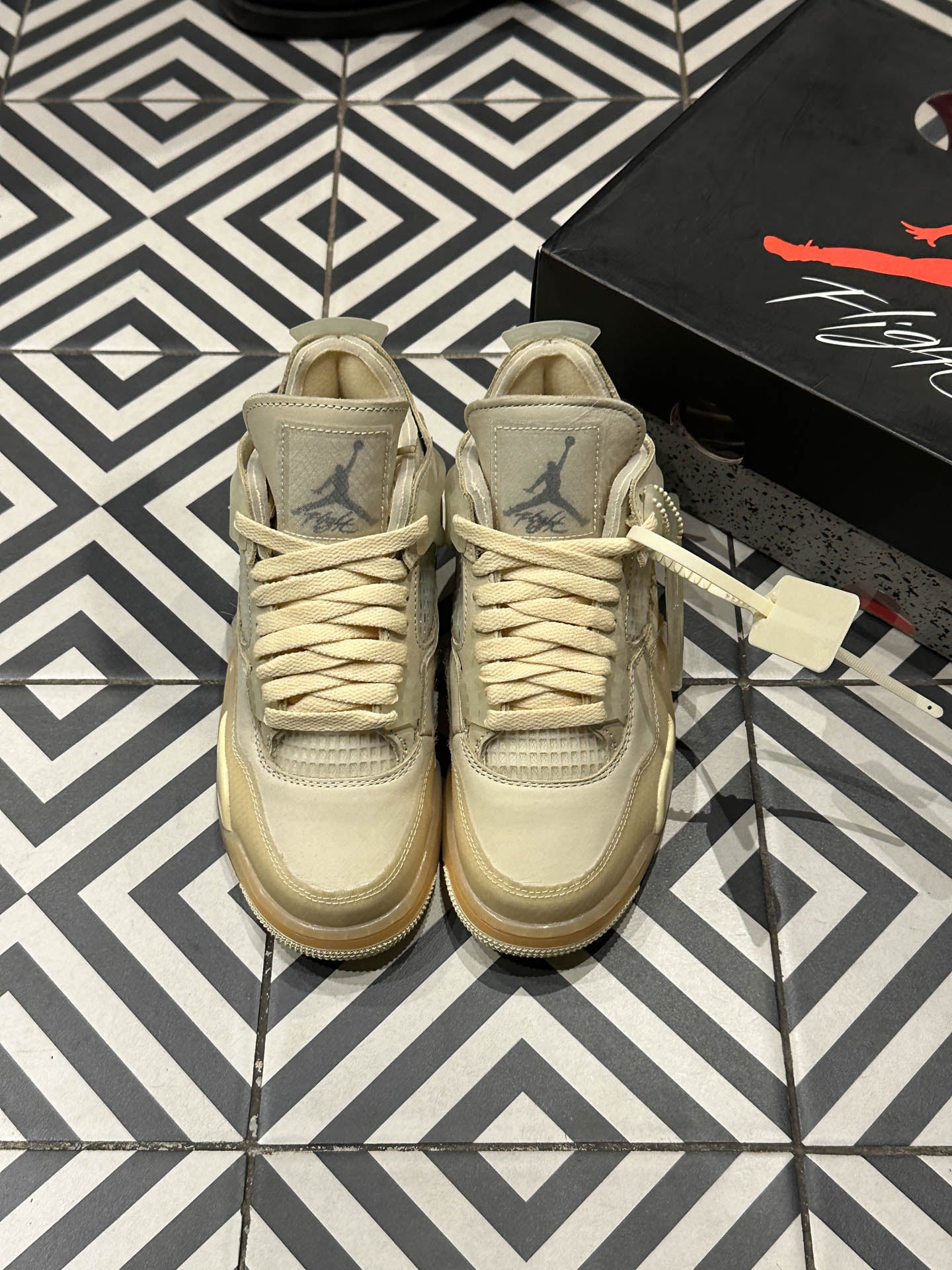 Jordan 4 Off-White Sail (Taille 36)