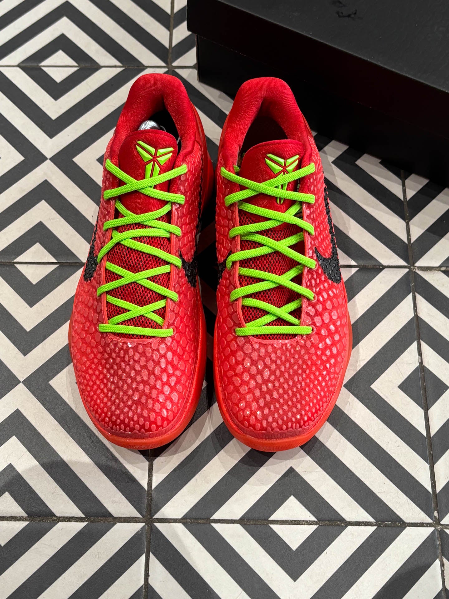 Kobe VI Reverse Grinch (Taille 40)