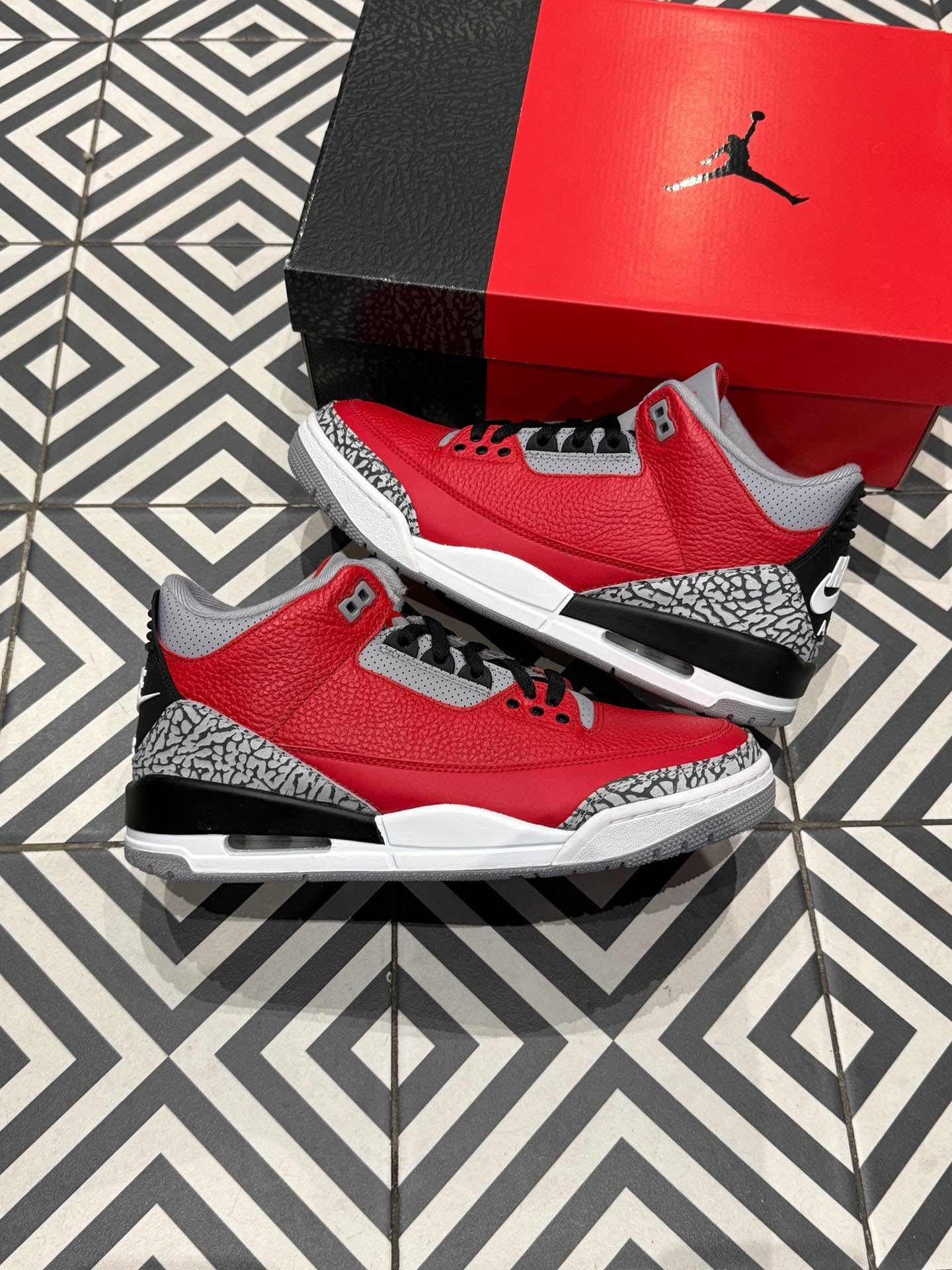 Jordan 3 Fire Red SE Unite (Taille 43)