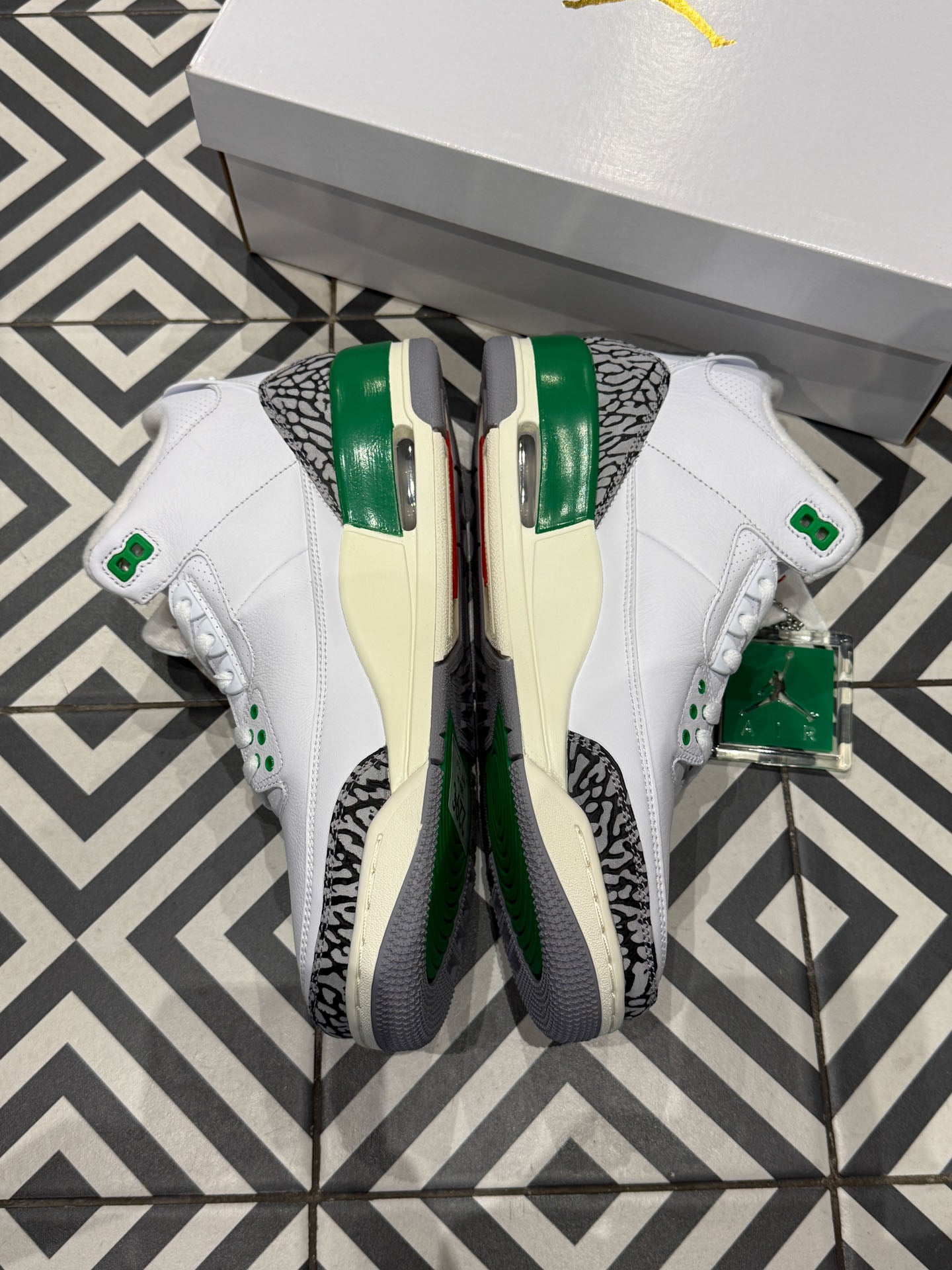 Jordan 3 Lucky Green (Taille 44)