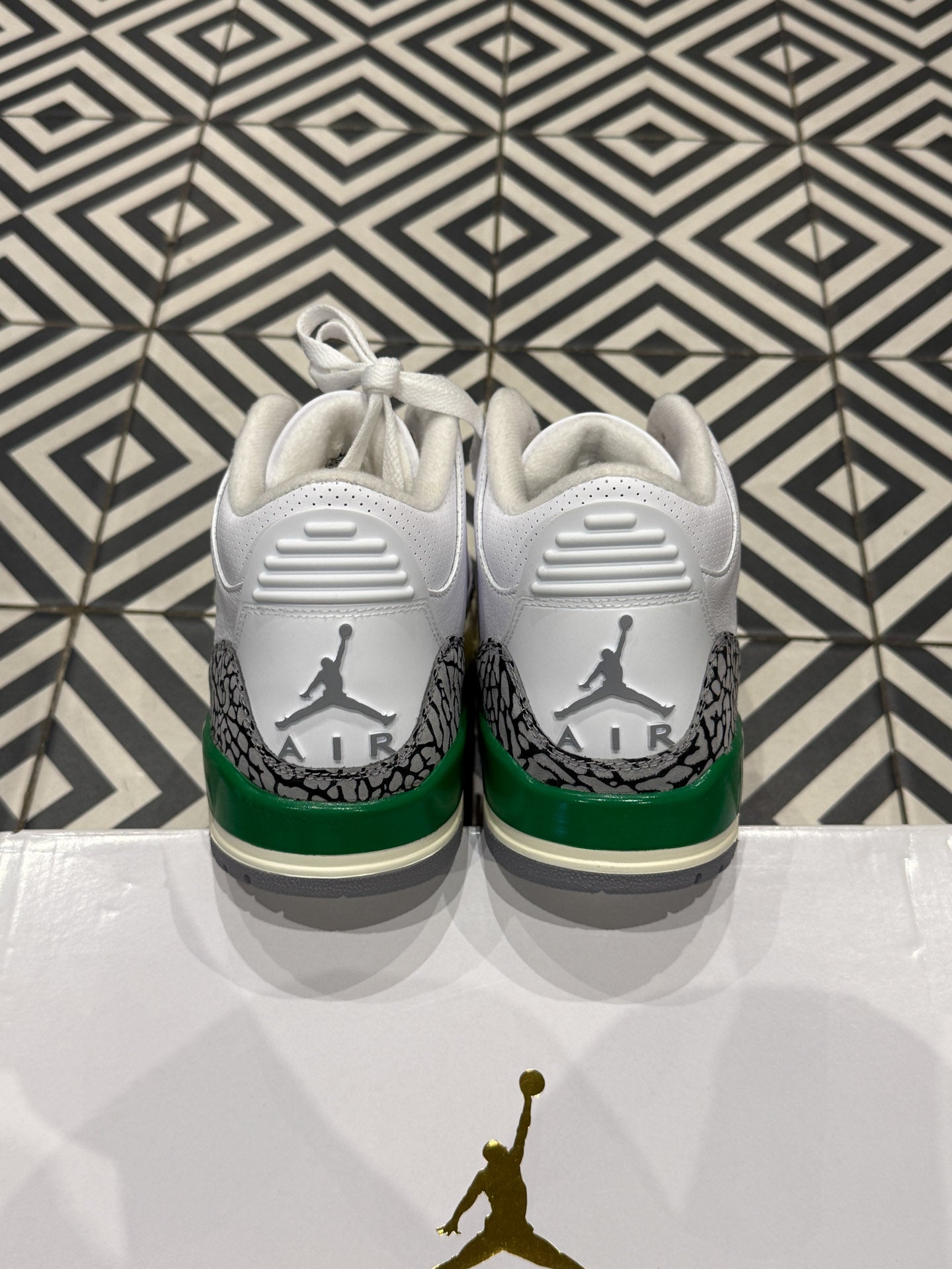 Jordan 3 Lucky Green (Taille 44)