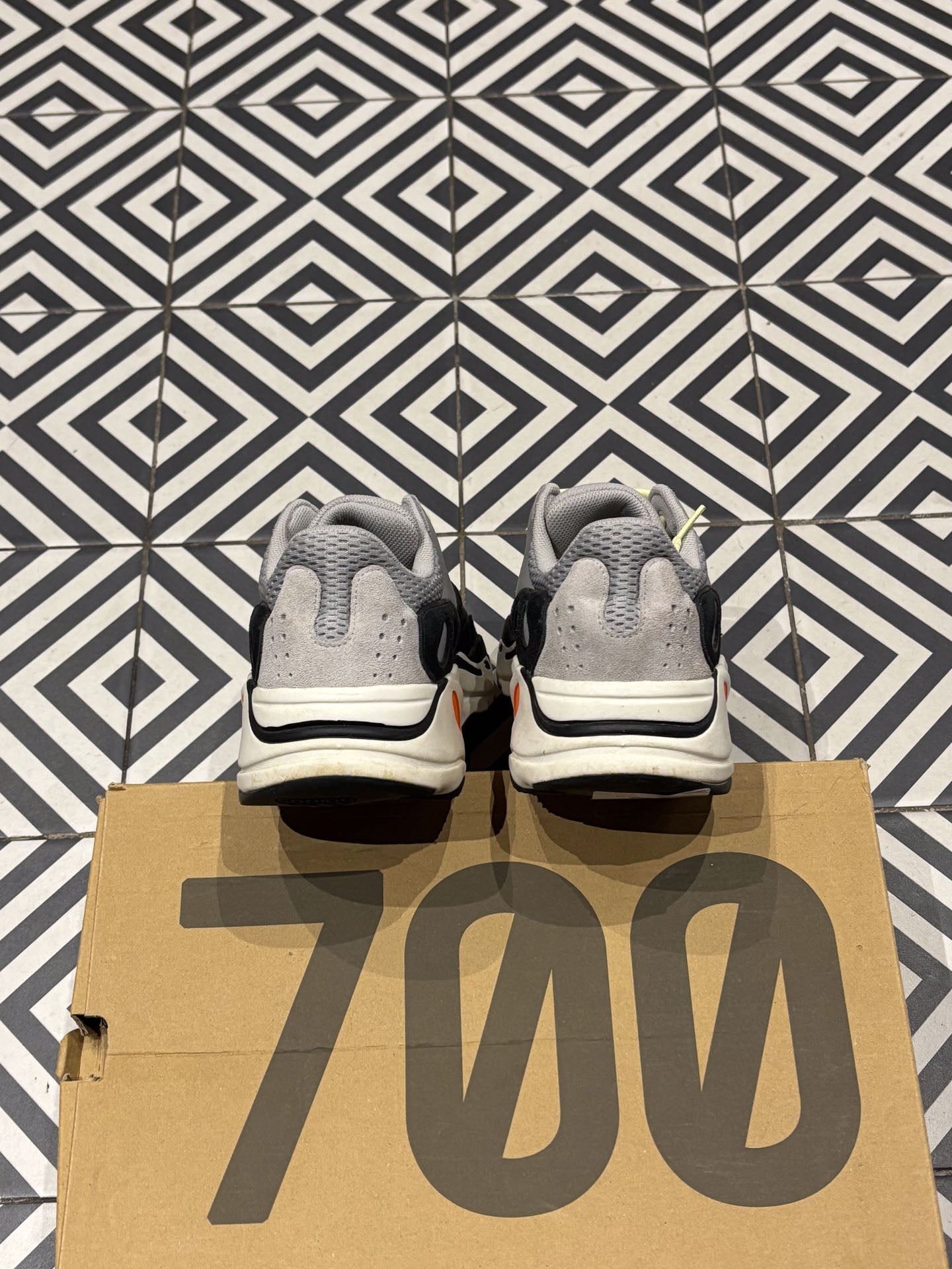 Yeezy 700 Wave Runner (Taille 46)