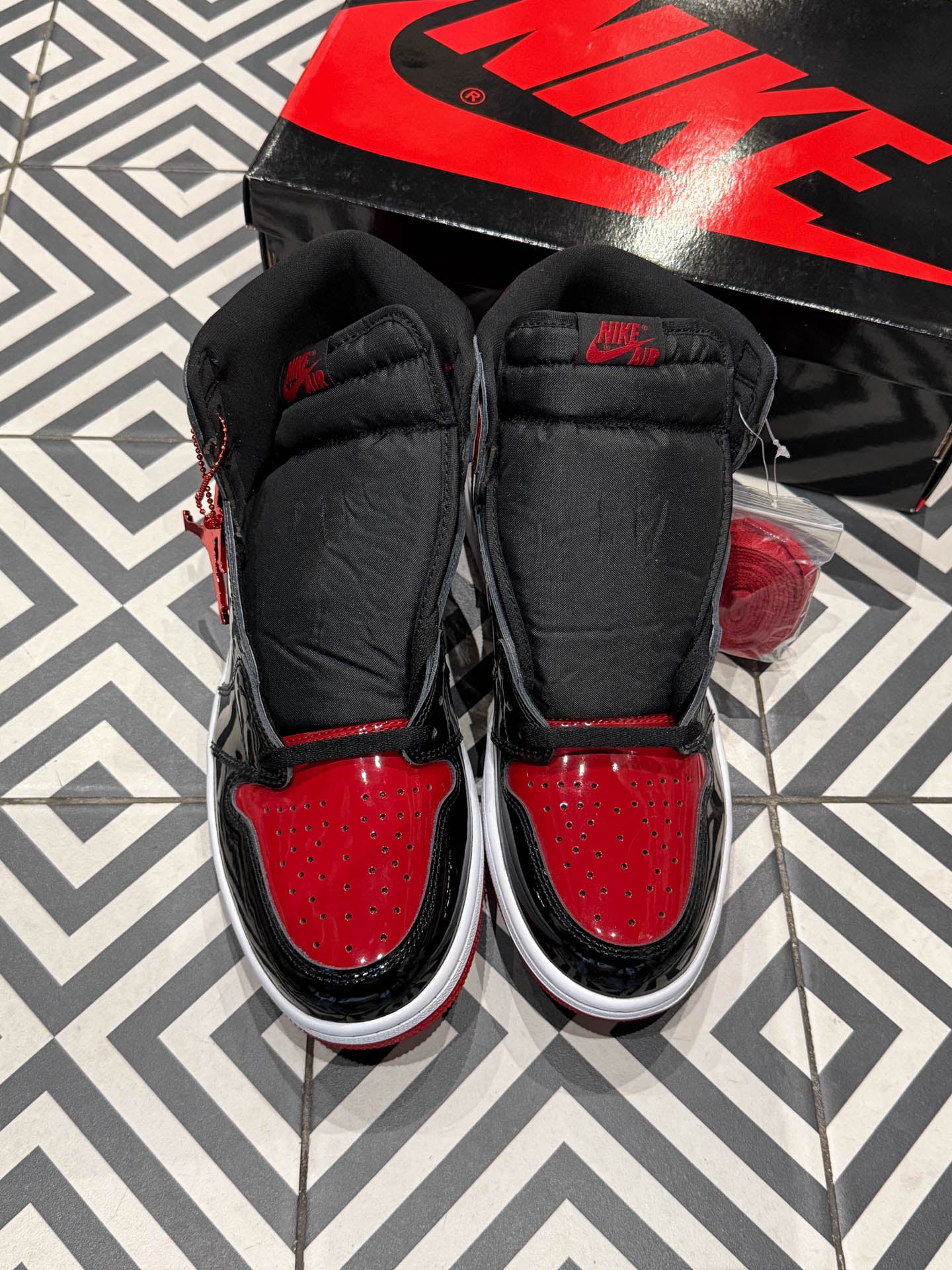 Jordan 1 High Patent Bred (Taille 45)