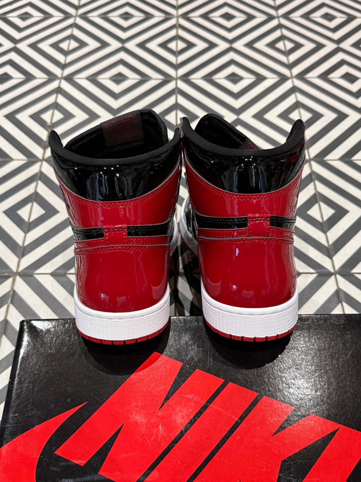 Jordan 1 High Patent Bred (Taille 45)