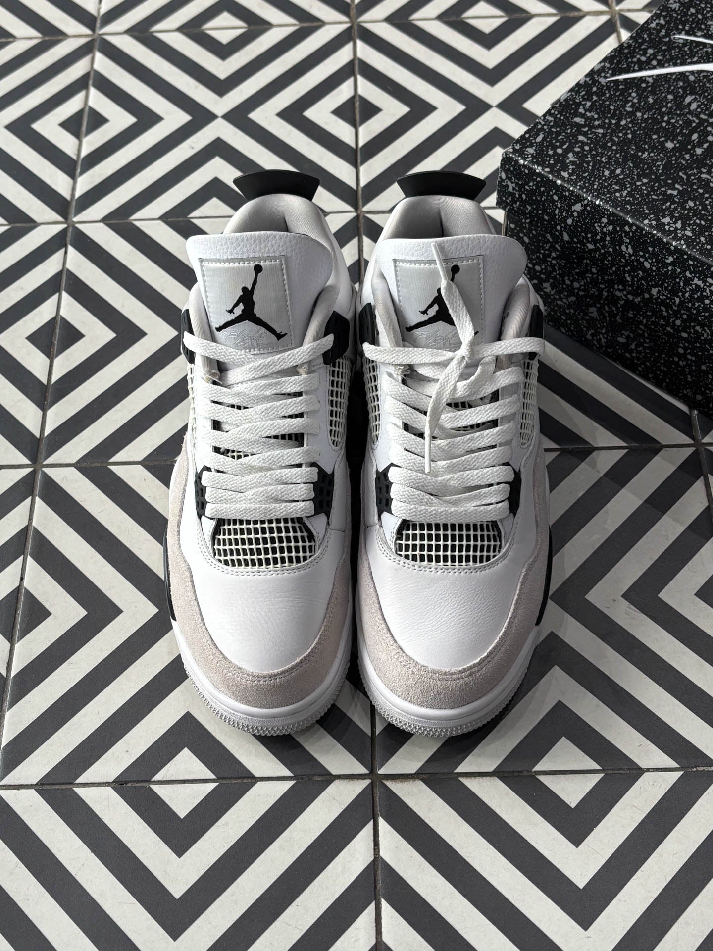 Jordan 4 Military Black (Taille 43)