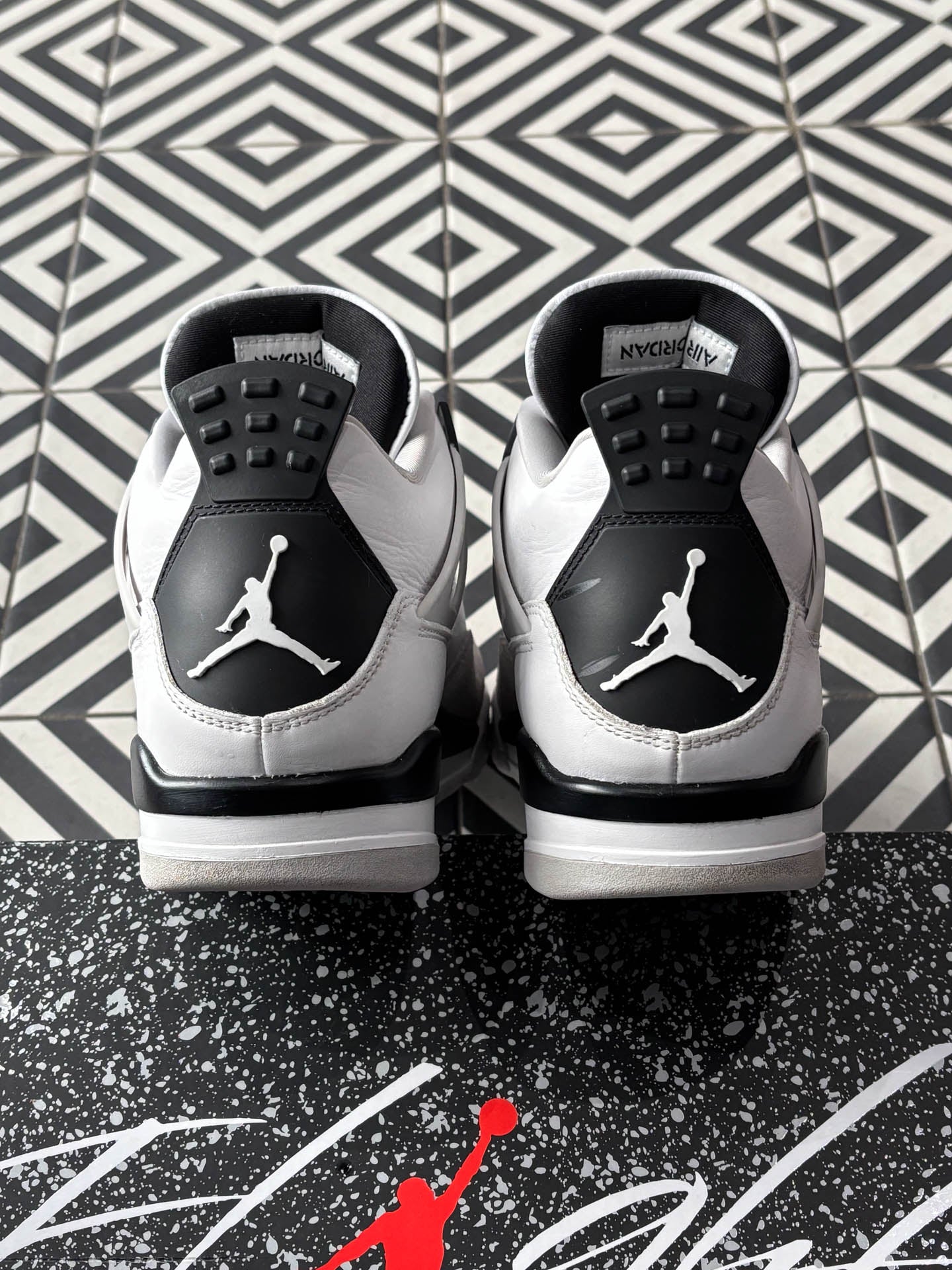 Jordan 4 Military Black (Taille 43)