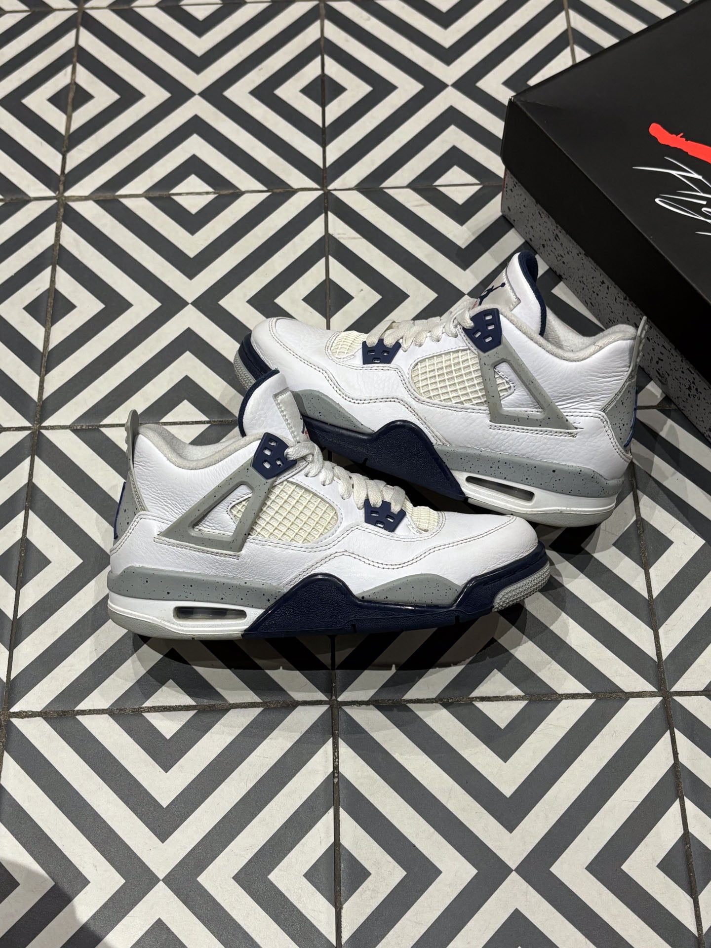 Jordan 4 Midnight Navy GS (Taille 38,5)