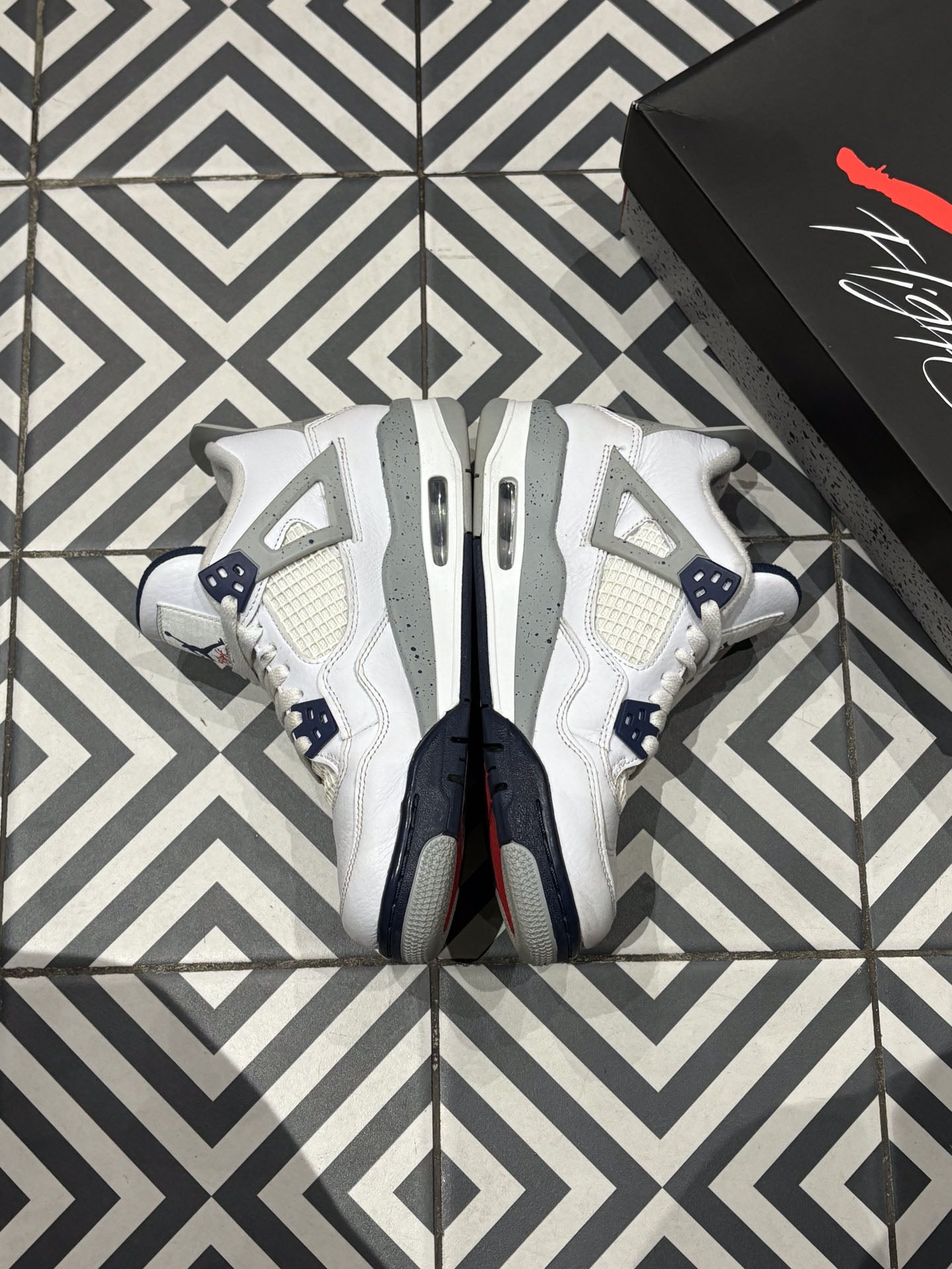 Jordan 4 Midnight Navy GS (Taille 38,5)